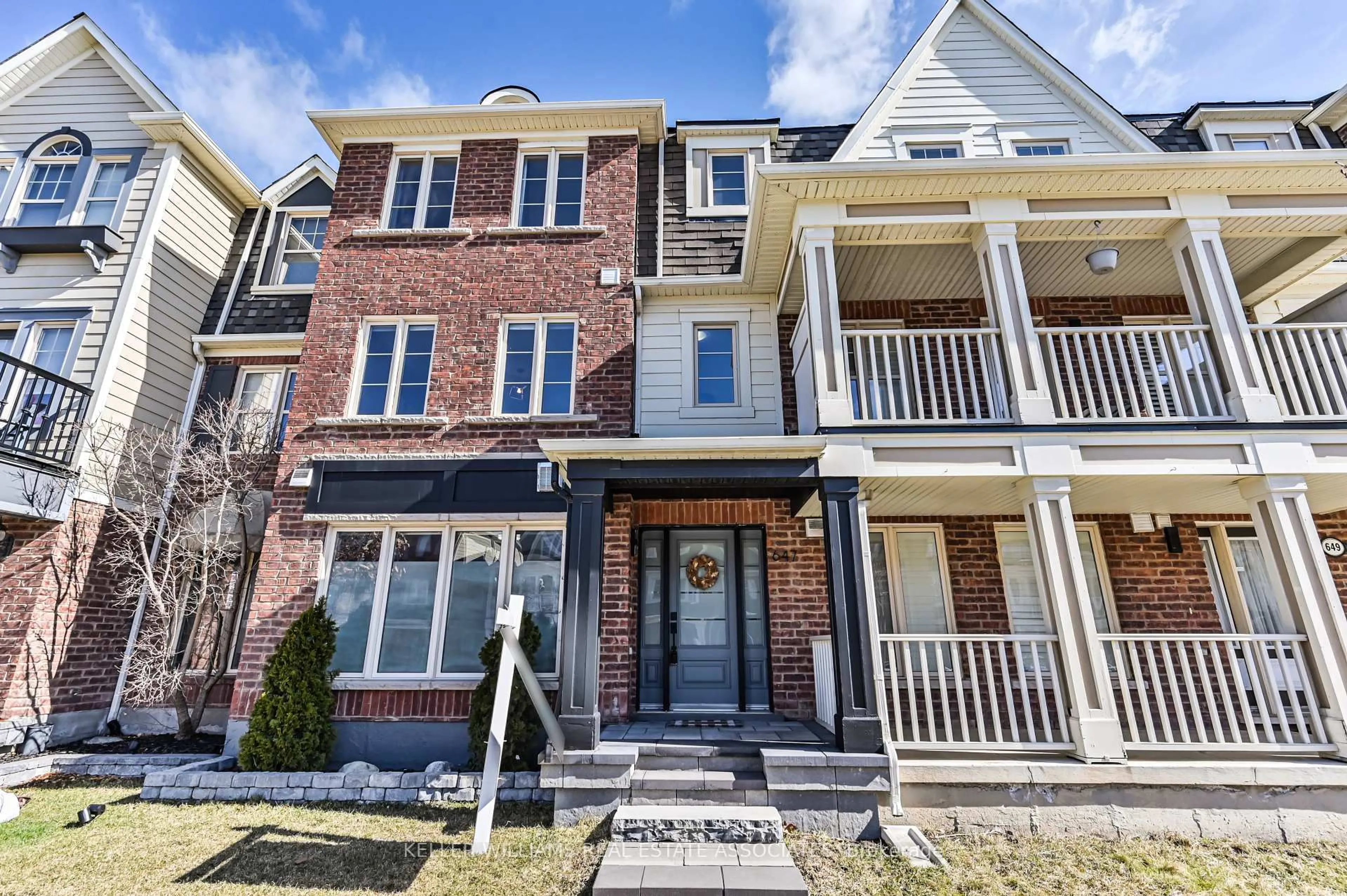 Home with brick exterior material, street for 647 Scott Blvd, Milton Ontario L9T 0P2