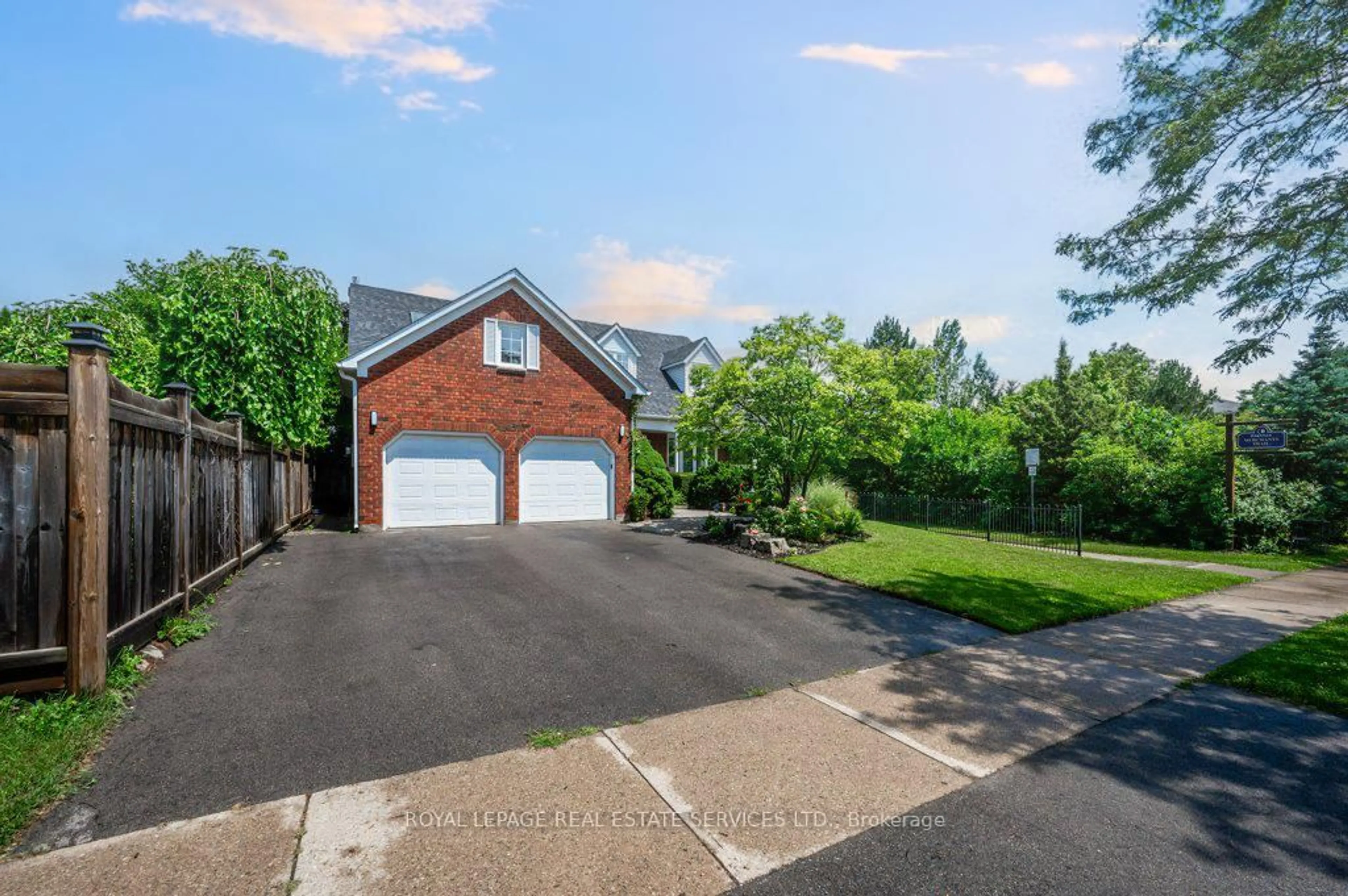A pic from outside/outdoor area/front of a property/back of a property/a pic from drone, street for 1457 Postmaster Dr, Oakville Ontario L6M 2Z4