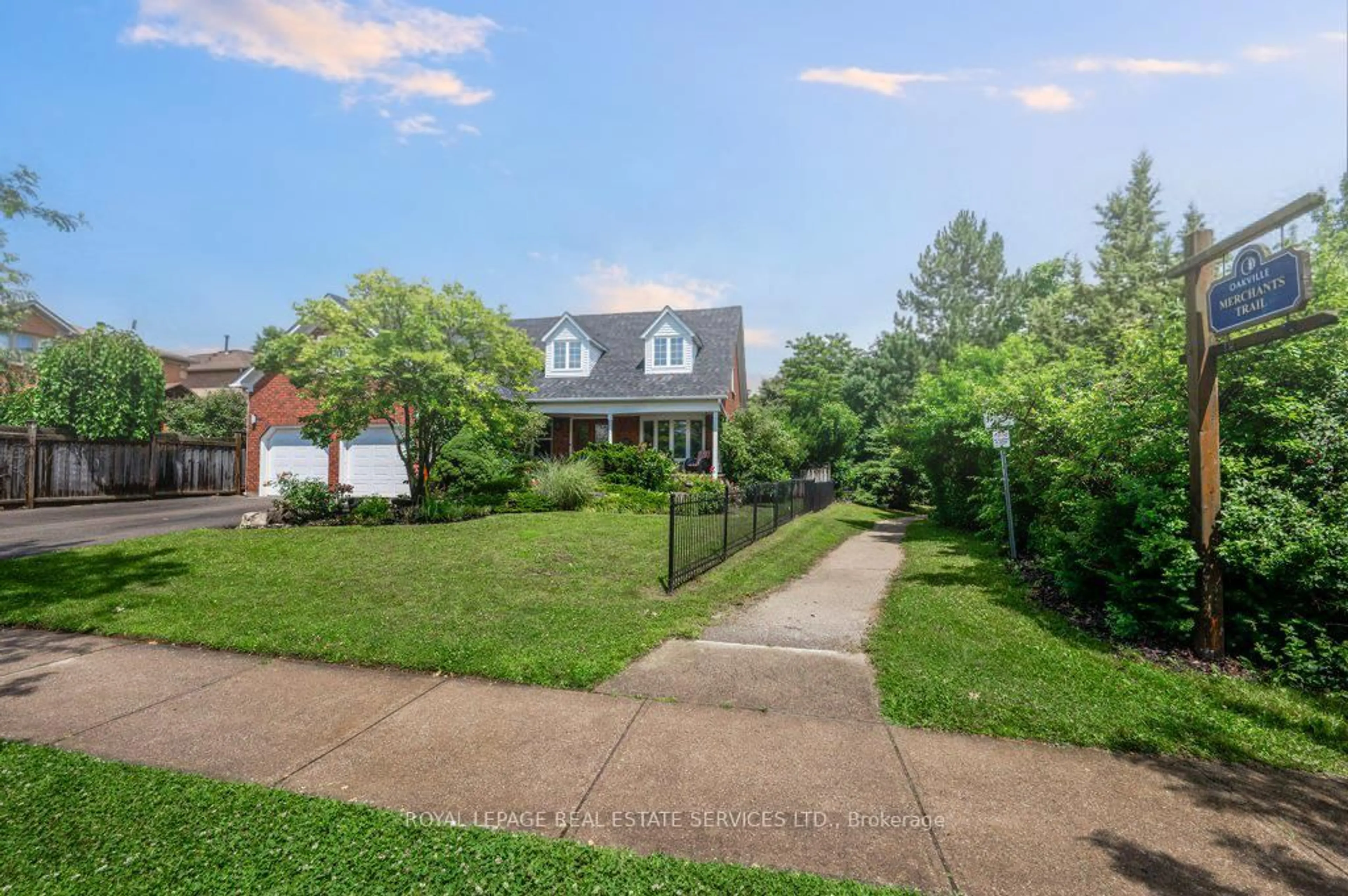 A pic from outside/outdoor area/front of a property/back of a property/a pic from drone, street for 1457 Postmaster Dr, Oakville Ontario L6M 2Z4