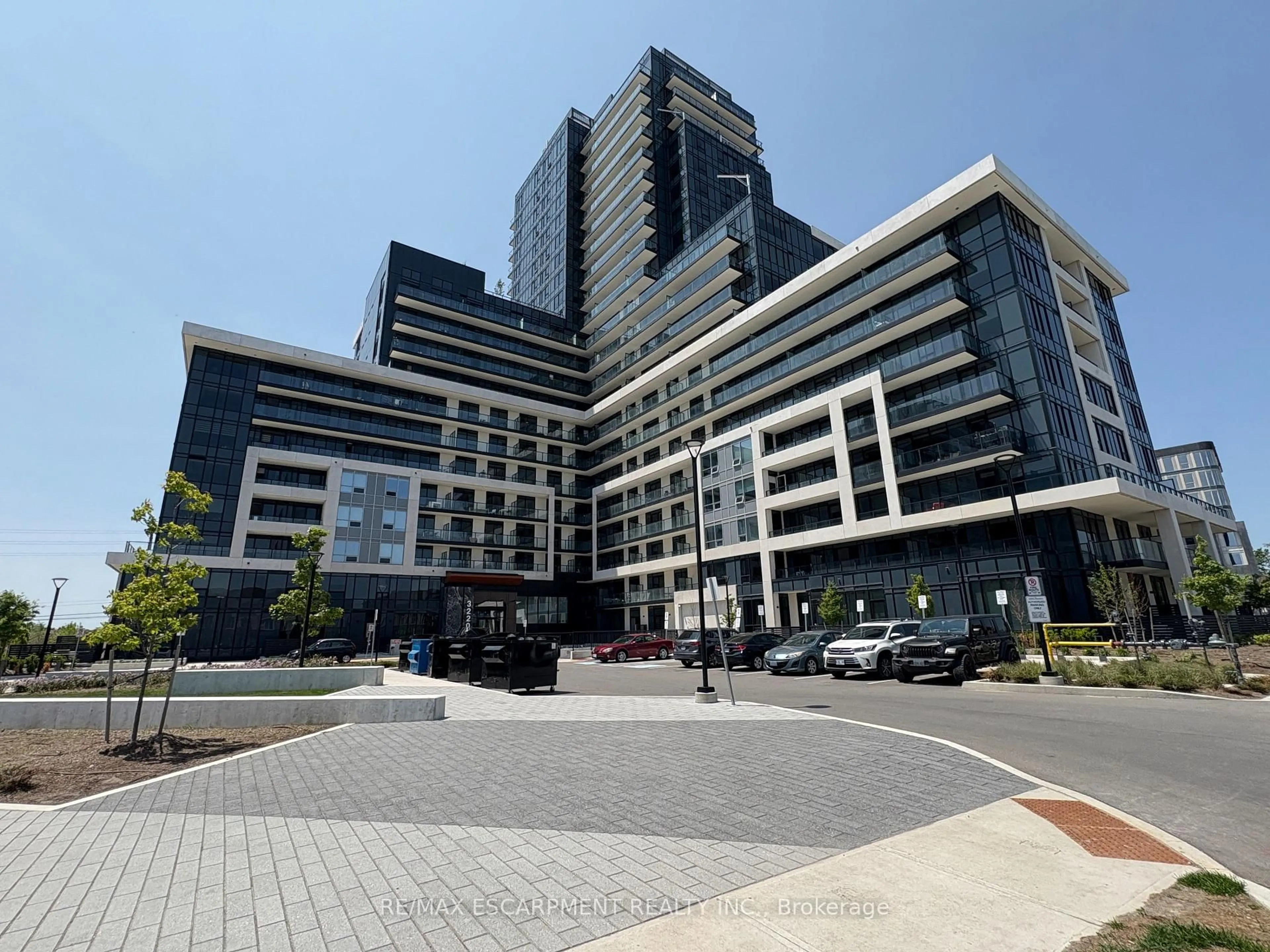 Indoor foyer for 3220 William Coltson Ave #607, Oakville Ontario L6H 7X9