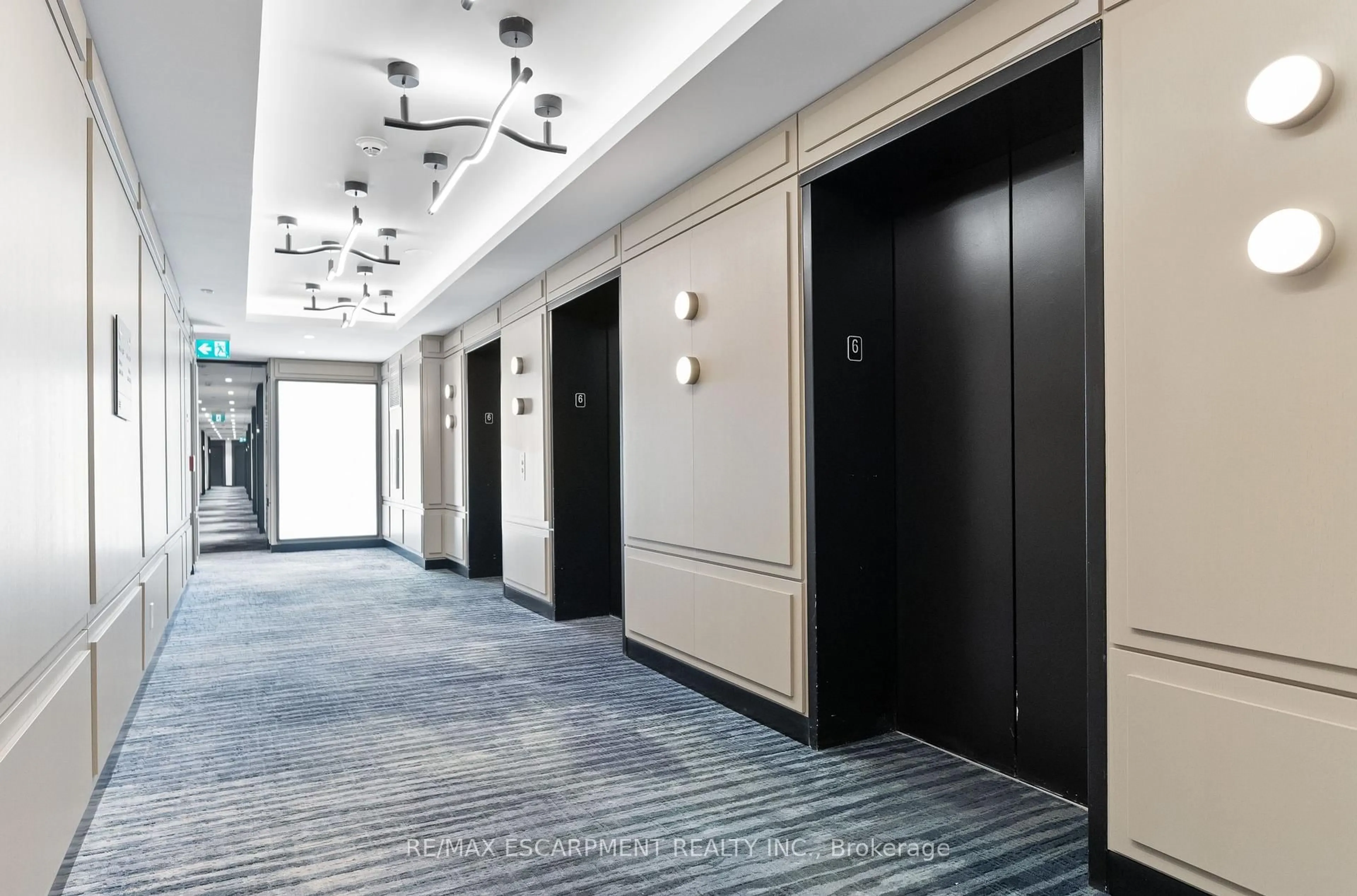 Indoor foyer for 3220 William Coltson Ave #607, Oakville Ontario L6H 7X9