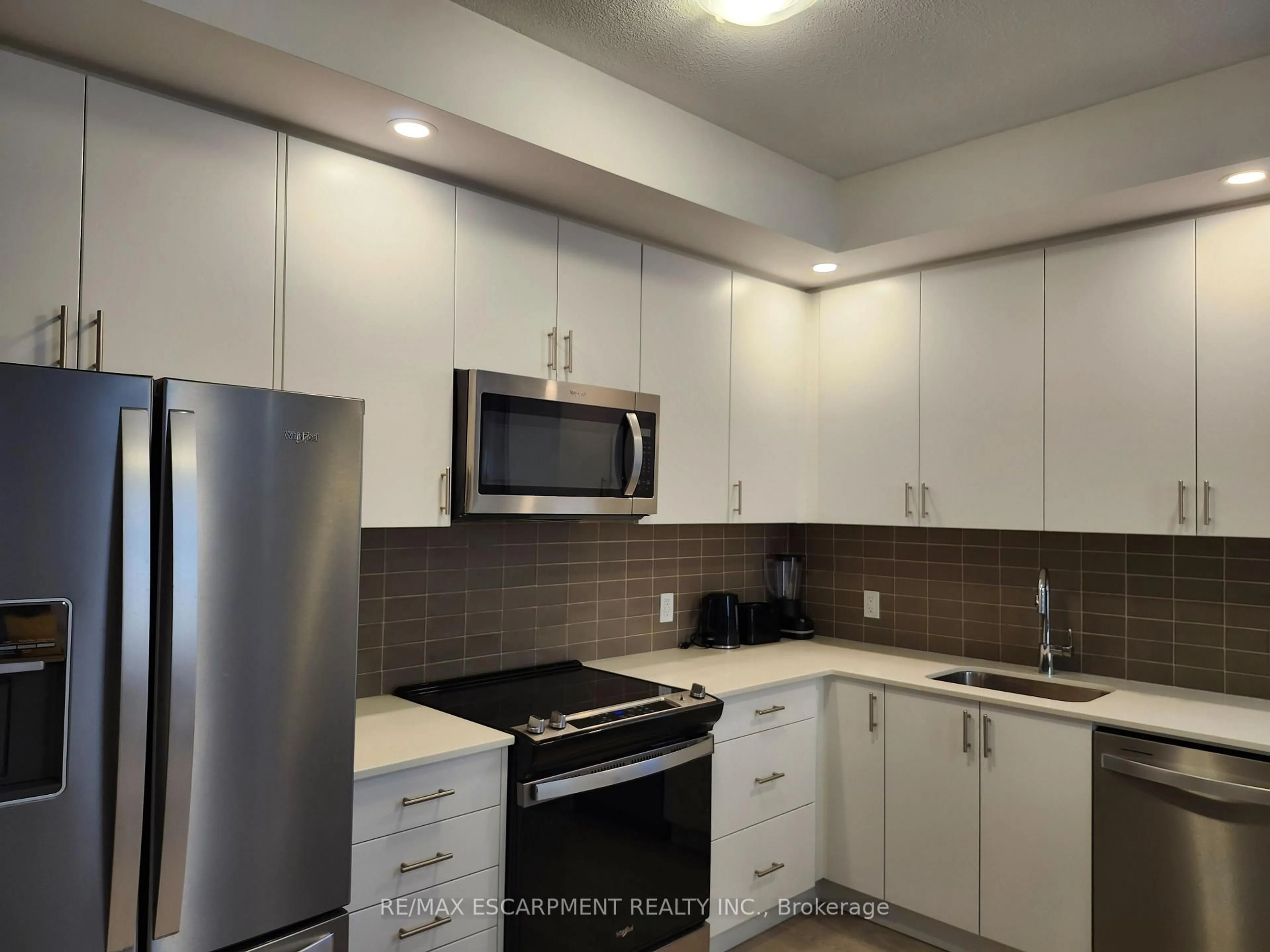 Standard kitchen, unknown for 3220 William Coltson Ave #607, Oakville Ontario L6H 7X9