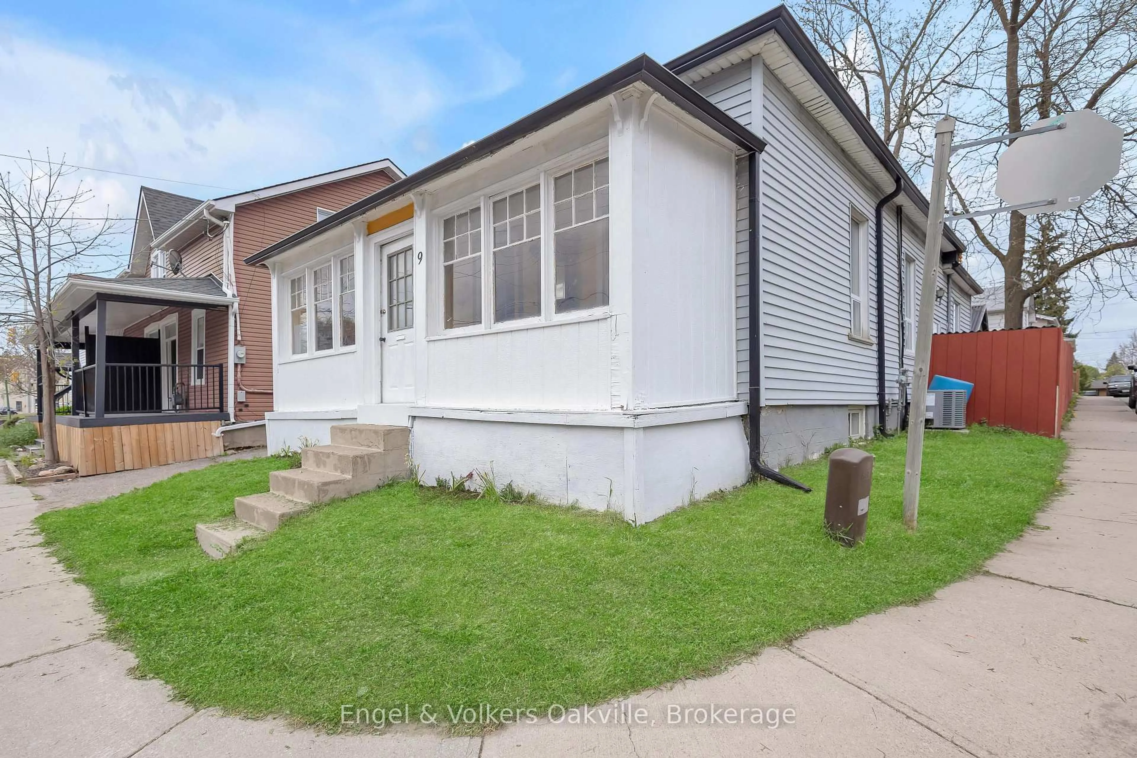 Unknown for 9 Guelph St, Halton Hills Ontario L7G 3Y8