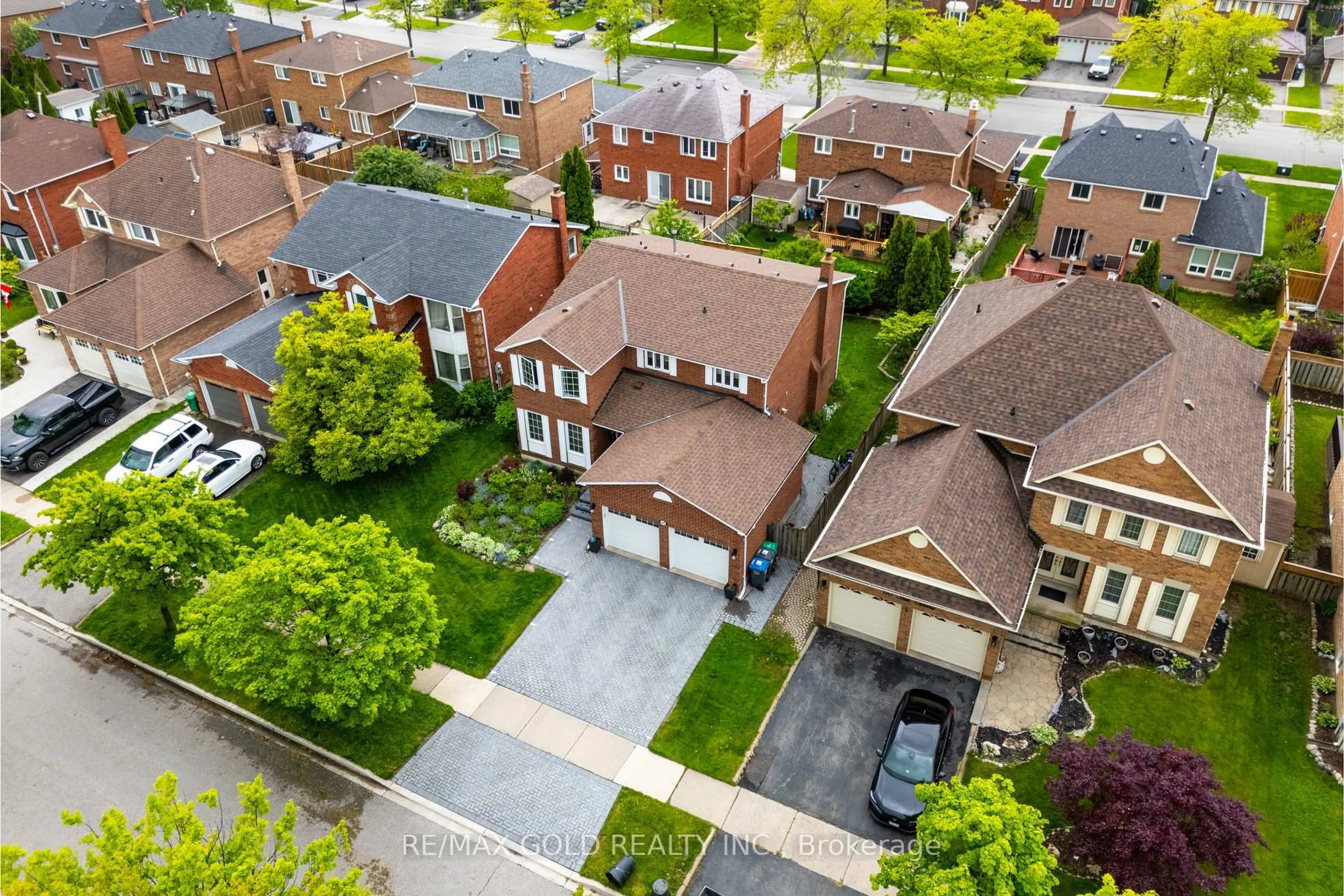 A pic from outside/outdoor area/front of a property/back of a property/a pic from drone, street for 58 Hall Cres, Brampton Ontario L6X 3J5