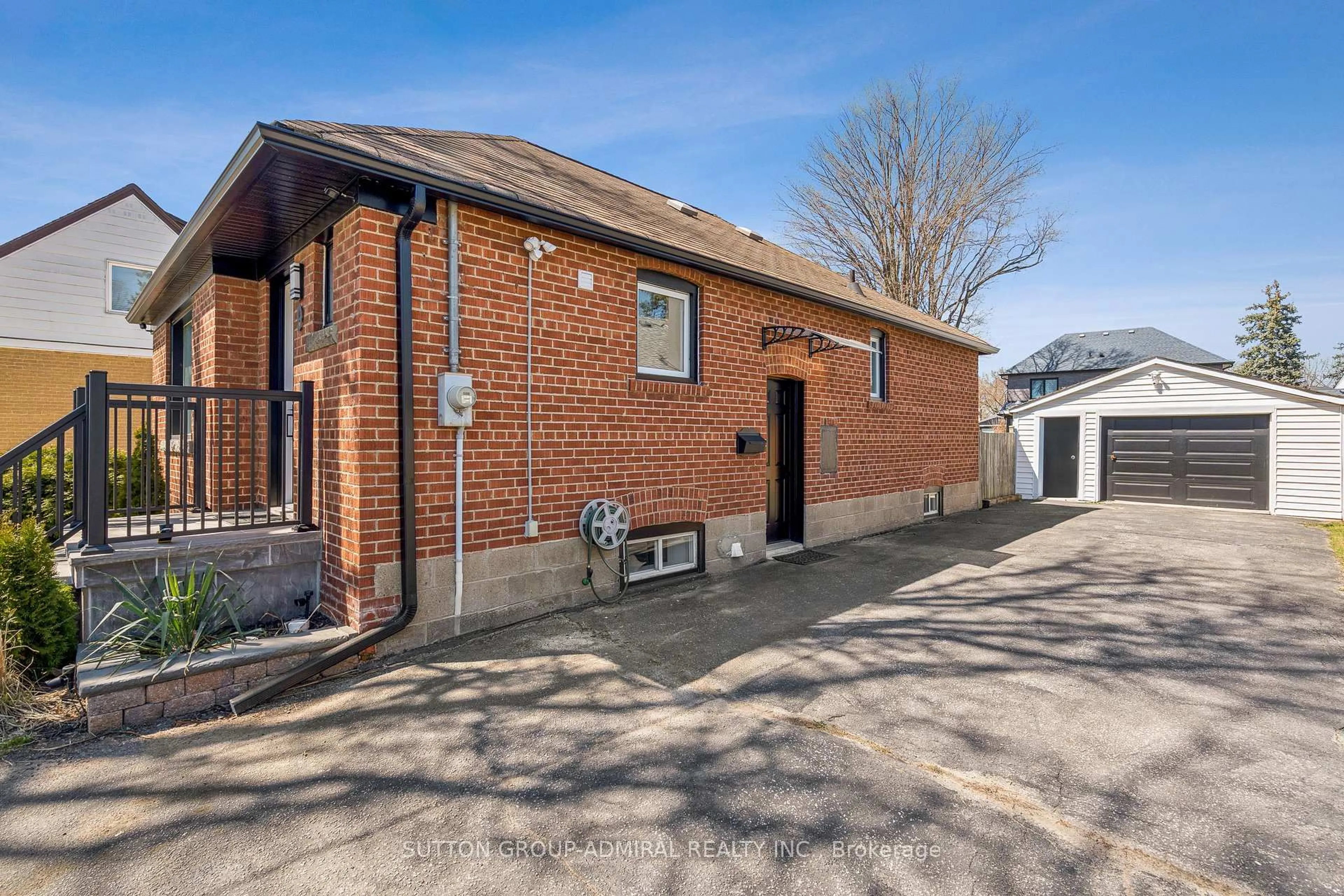 A pic from outside/outdoor area/front of a property/back of a property/a pic from drone, building for 9 Nordale Cres, Toronto Ontario M6M 2Z9