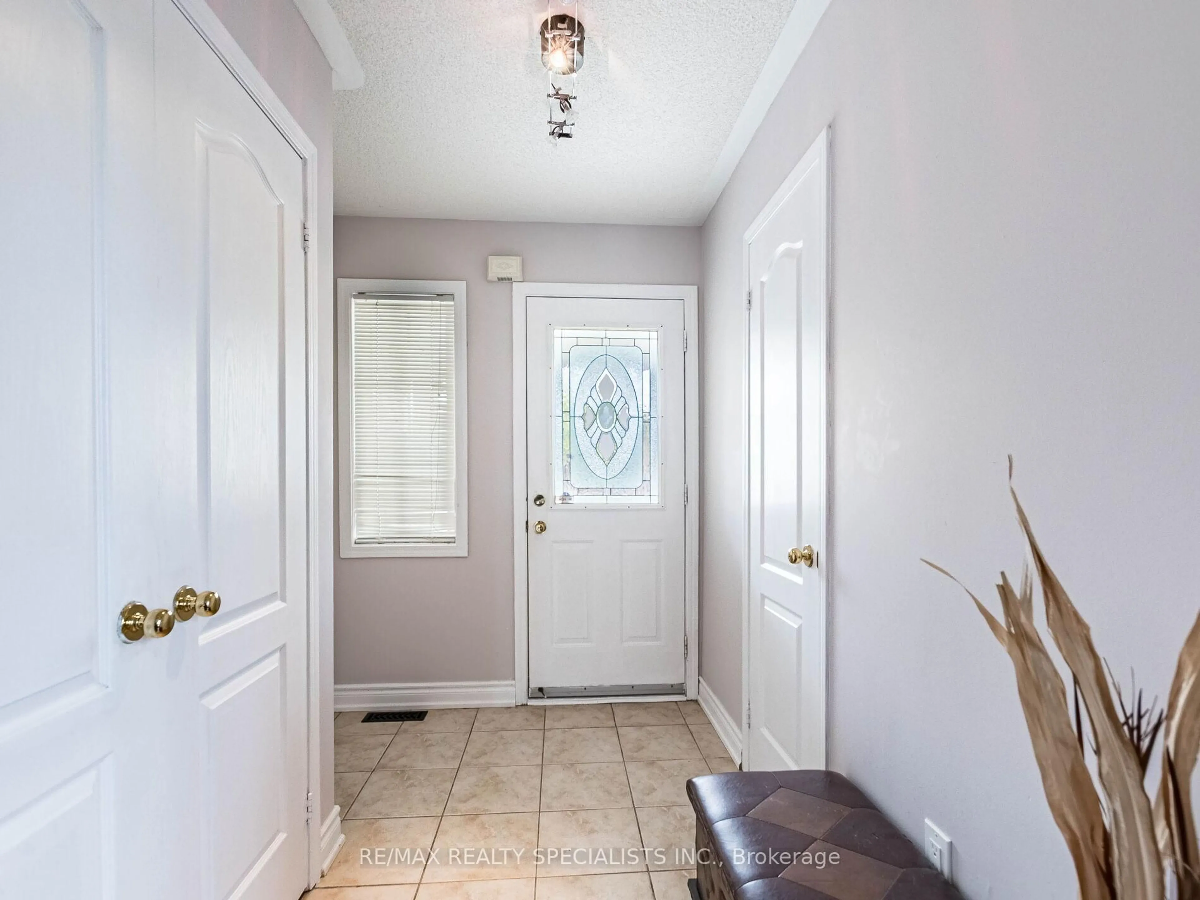 Indoor entryway for 1776 Samuelson Circ, Mississauga Ontario L5N 7Z5