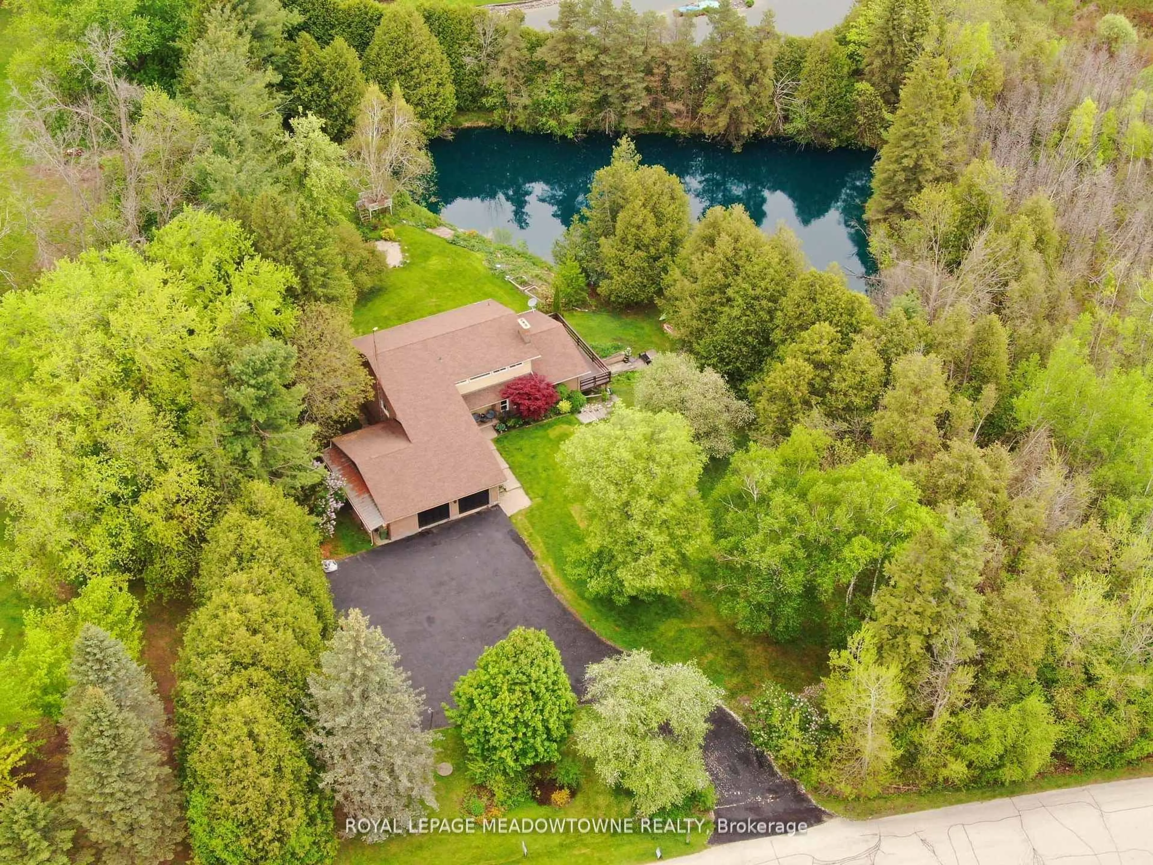 A pic from outside/outdoor area/front of a property/back of a property/a pic from drone, water/lake/river/ocean view for 1 Cedar Dr, Caledon Ontario L7K 1H4