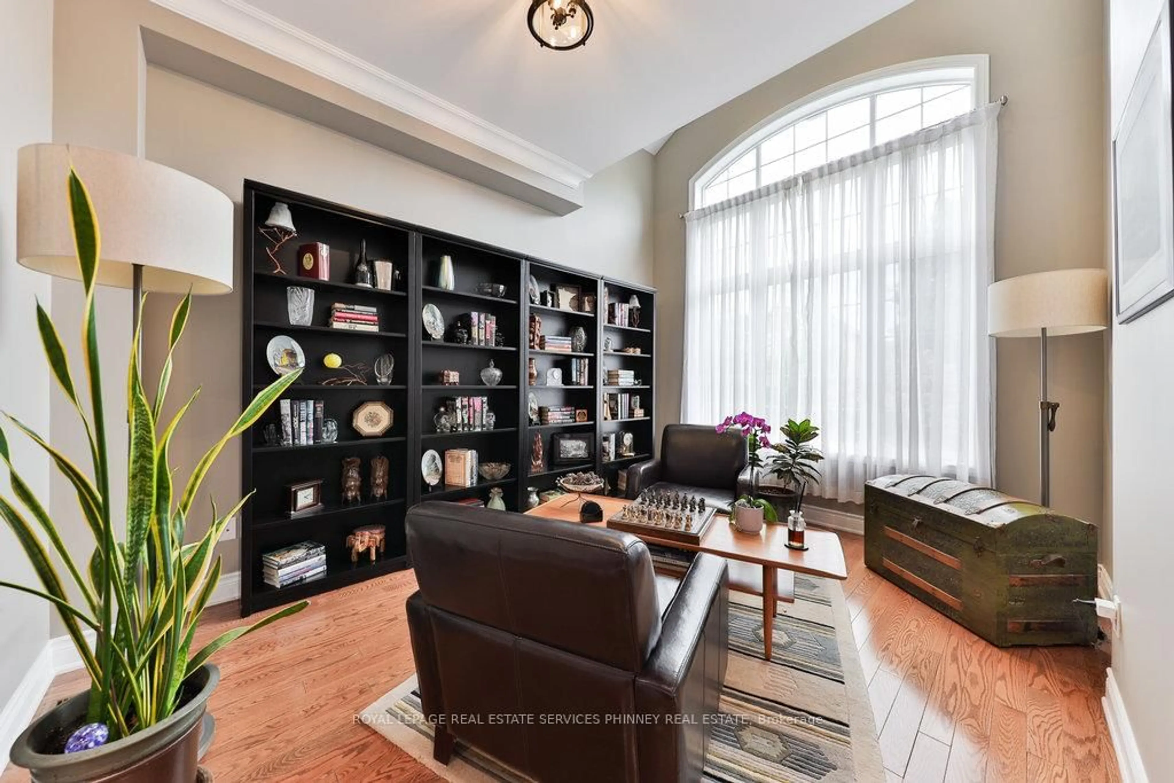 Living room with furniture, unknown for 3260 Ribble Cres, Oakville Ontario L6M 0B1