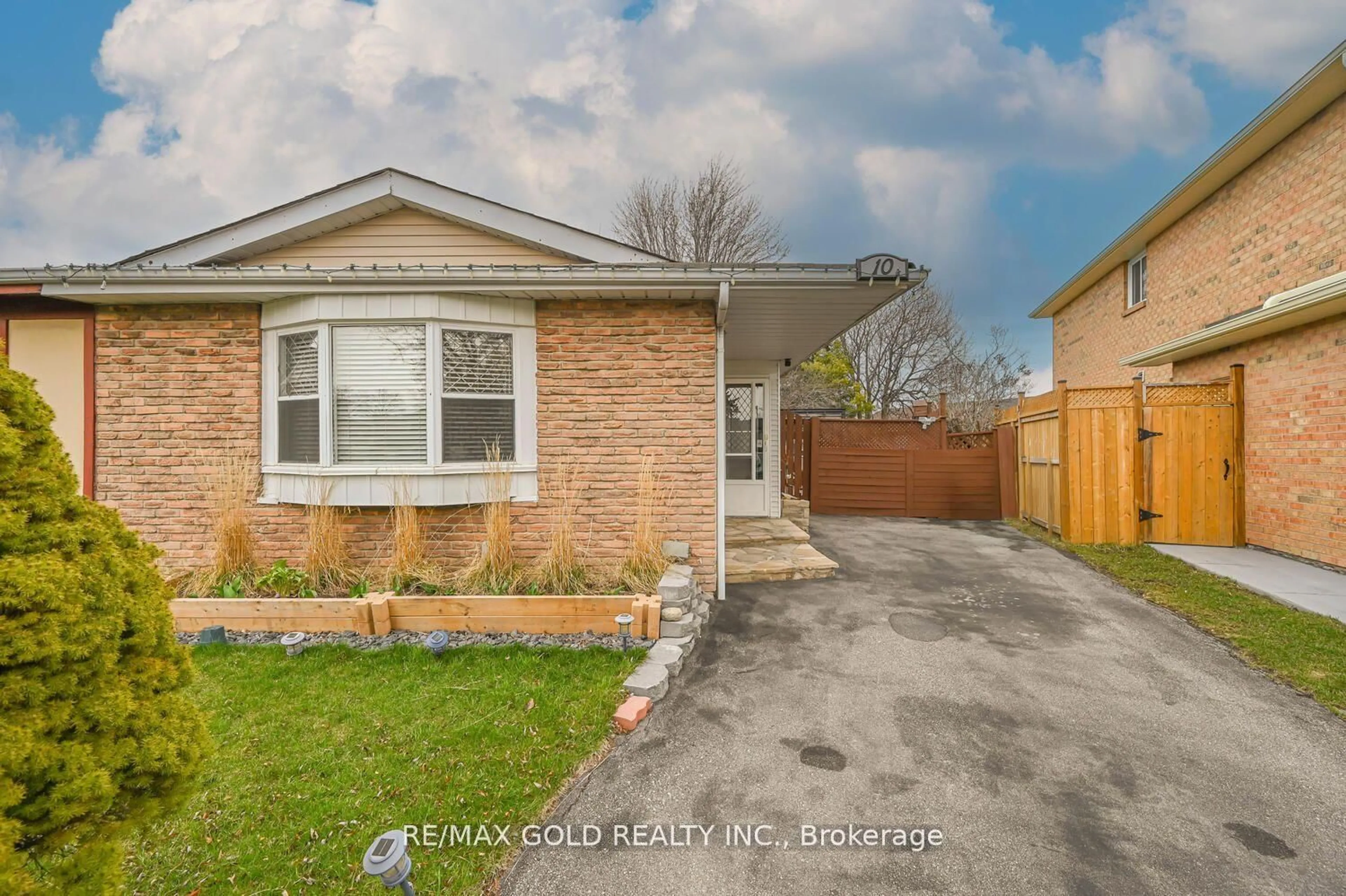 Home with brick exterior material, street for 10 Cupola Crt, Brampton Ontario L6V 2R5