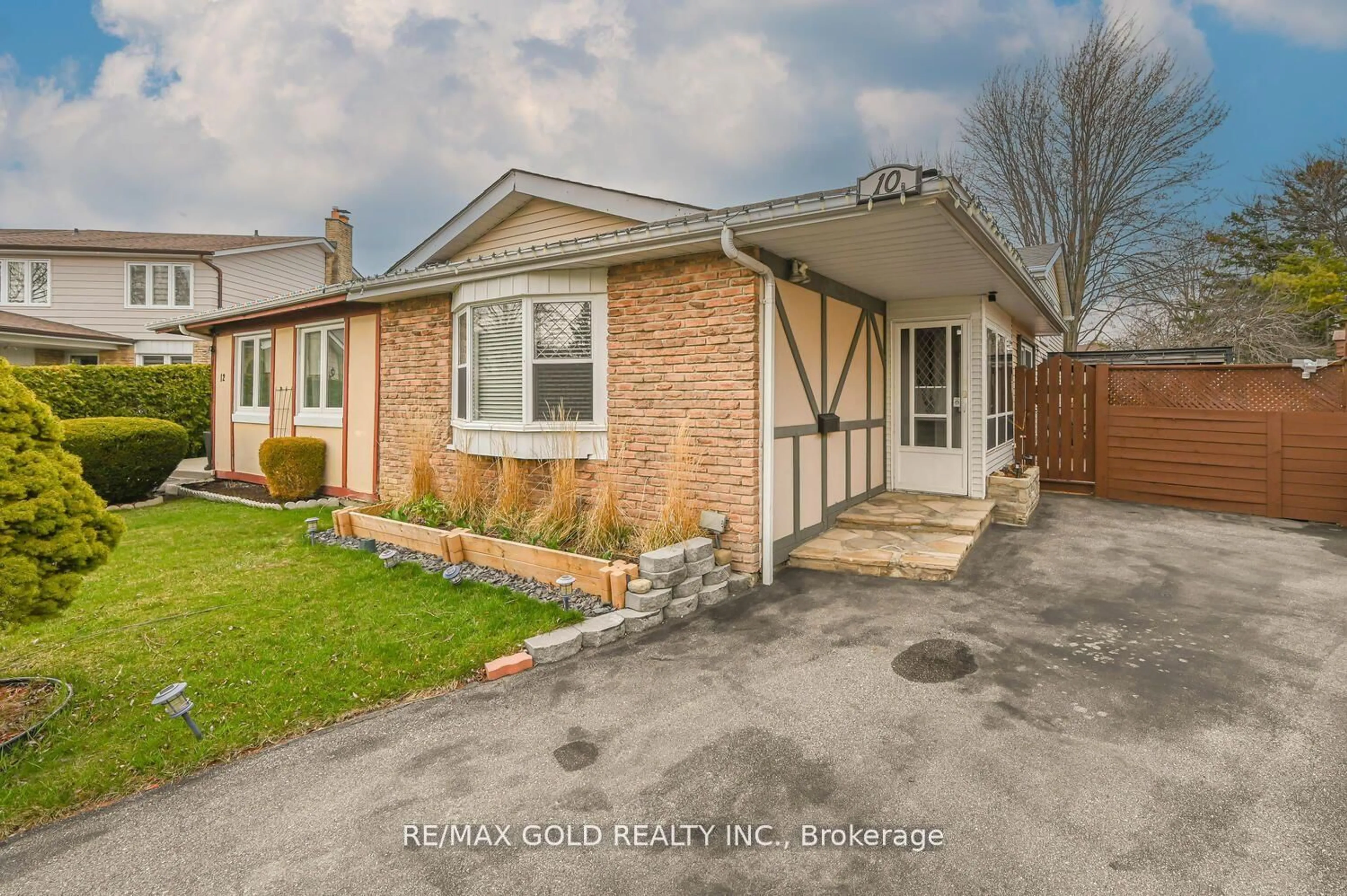 Home with brick exterior material, street for 10 Cupola Crt, Brampton Ontario L6V 2R5