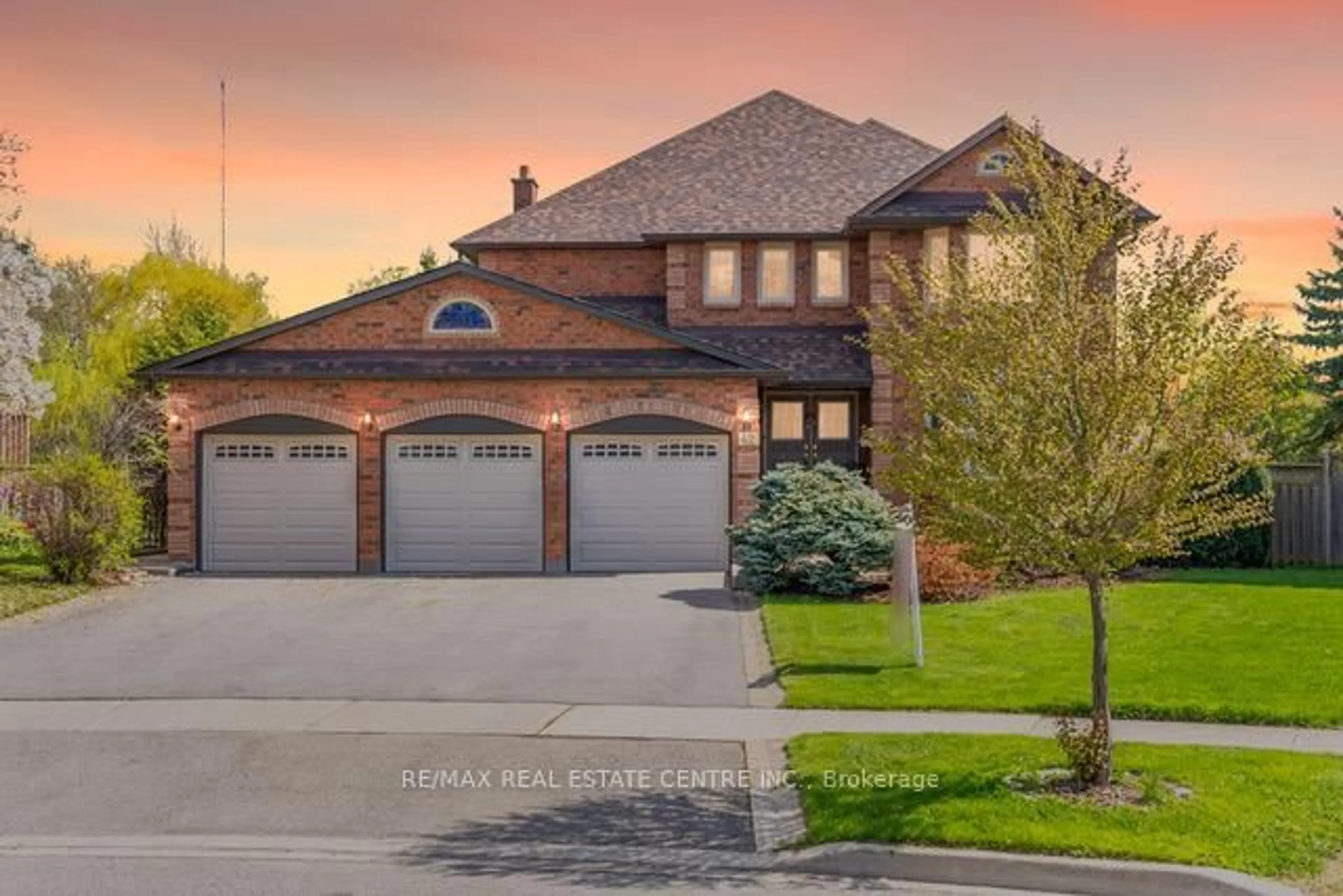 Home with brick exterior material, street for 42 Fernbrook Cres, Brampton Ontario L6Z 3P2