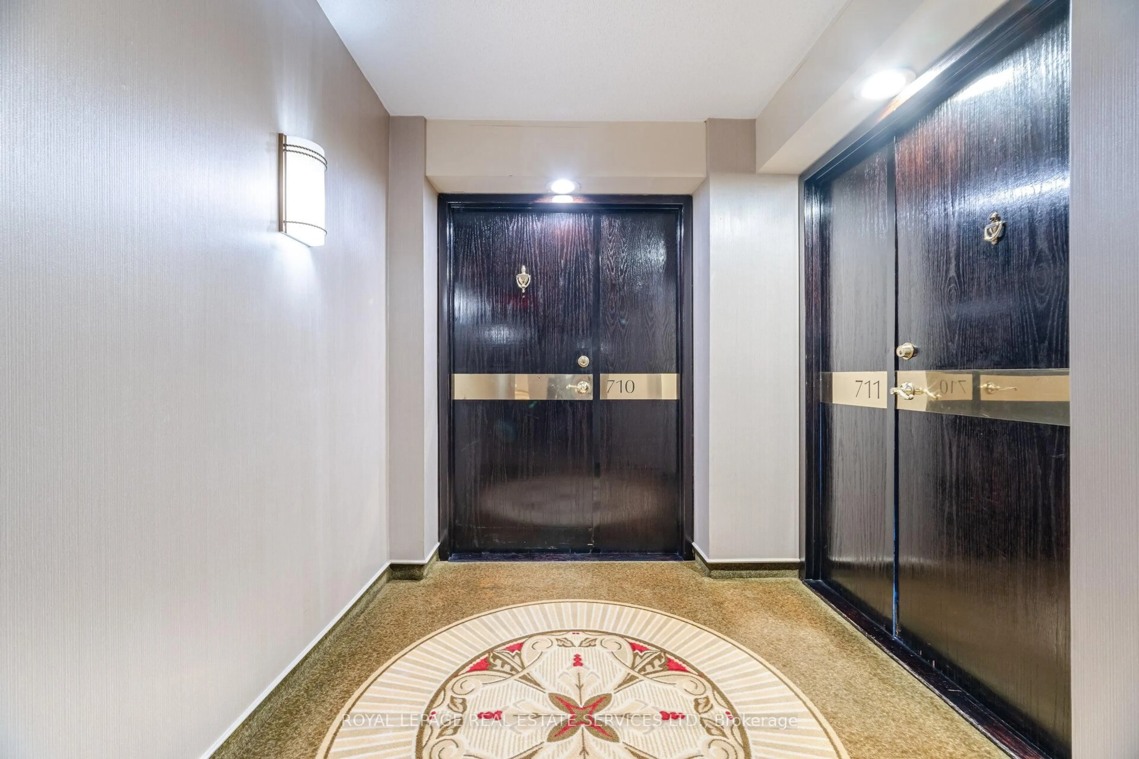 Indoor foyer for 1700 The Collegeway #710, Mississauga Ontario L5L 4M2