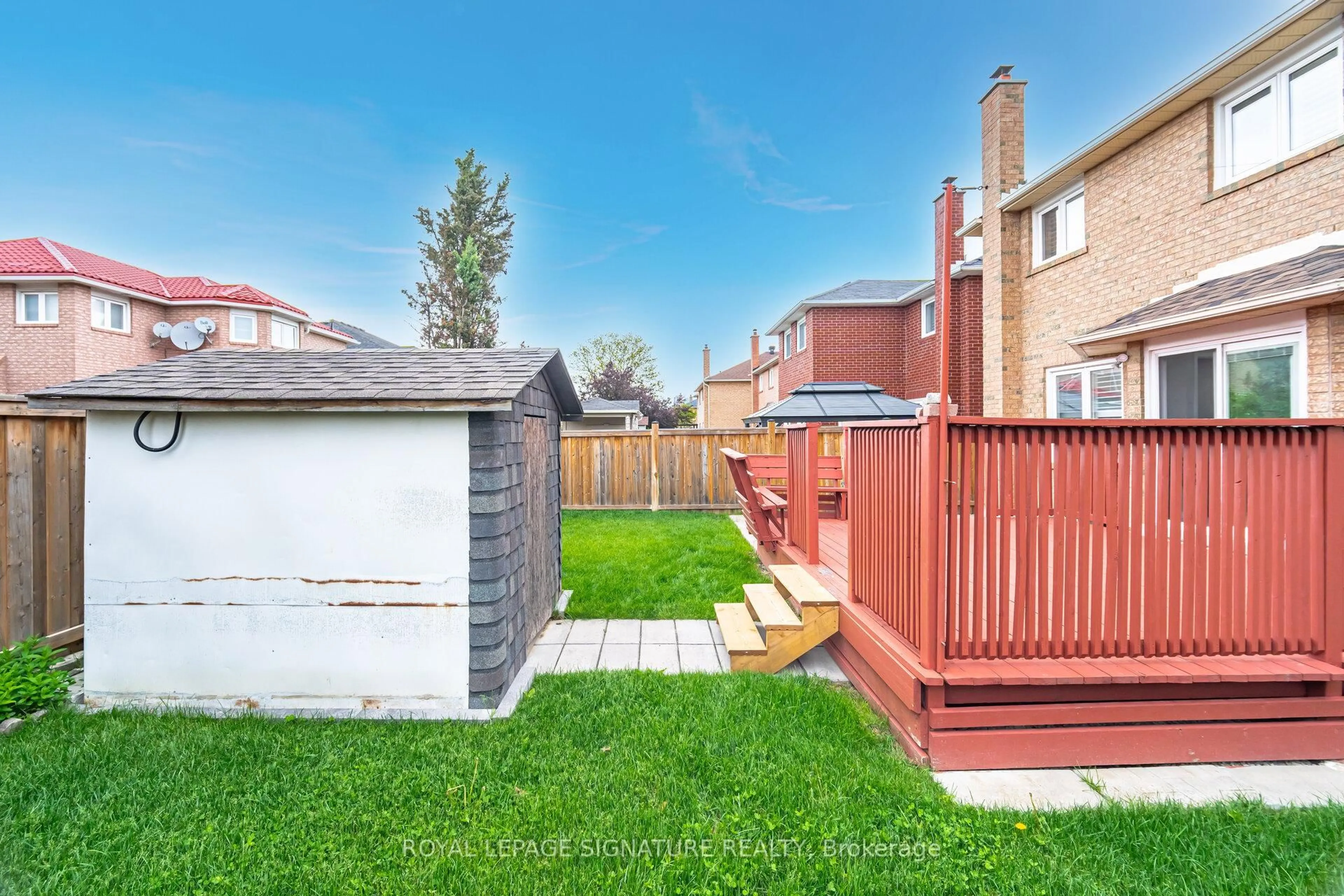 Patio, street for 629 Amesbury Ave, Mississauga Ontario L5R 3J1