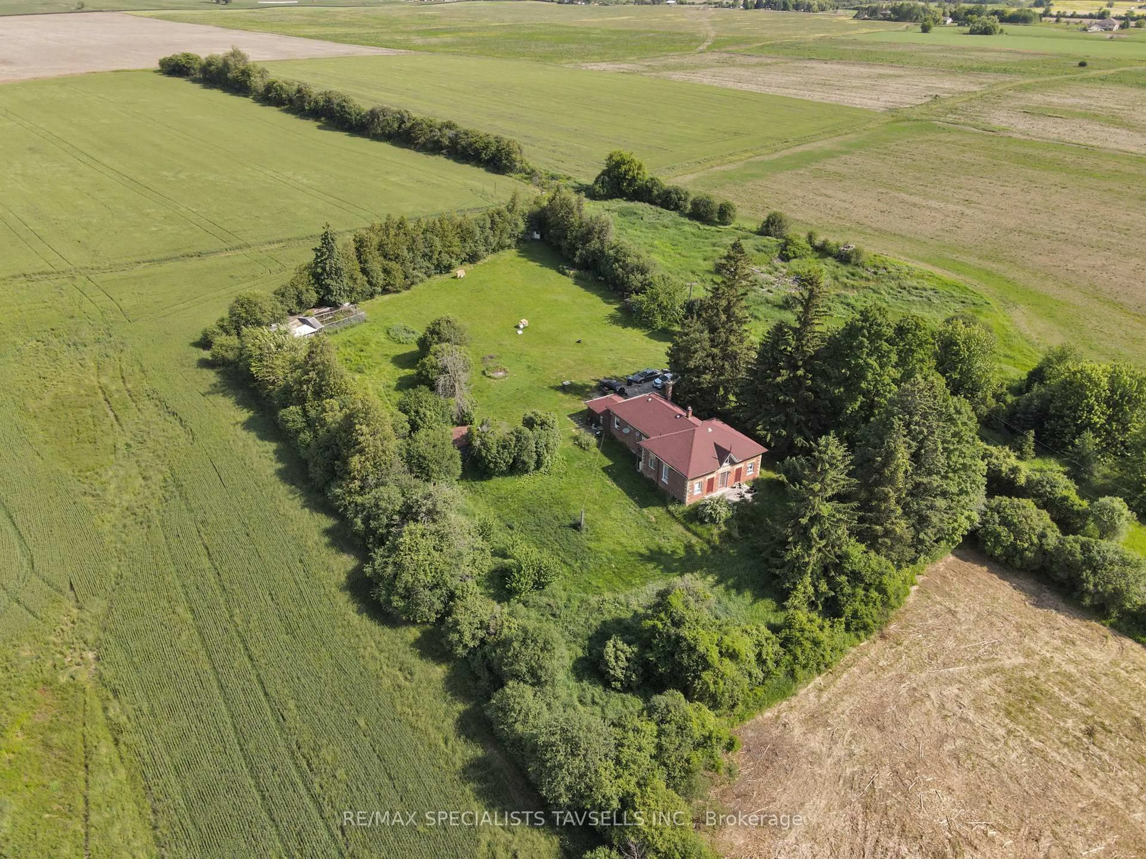 A pic from outside/outdoor area/front of a property/back of a property/a pic from drone, building for 7640 King St, Caledon Ontario L7E 0T7