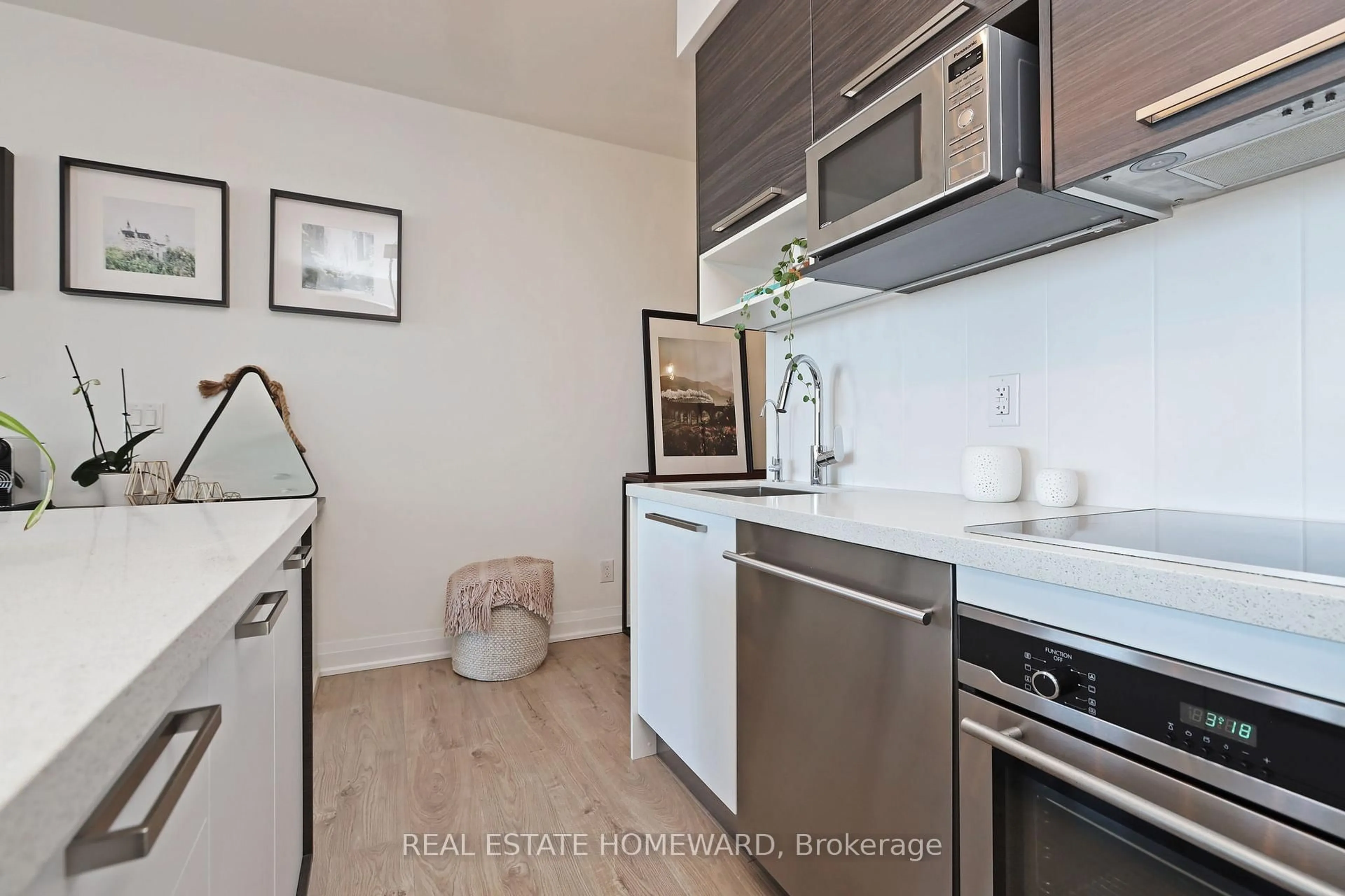 Standard kitchen, unknown for 36 Park Lawn Rd #810, Toronto Ontario M8V 0E5