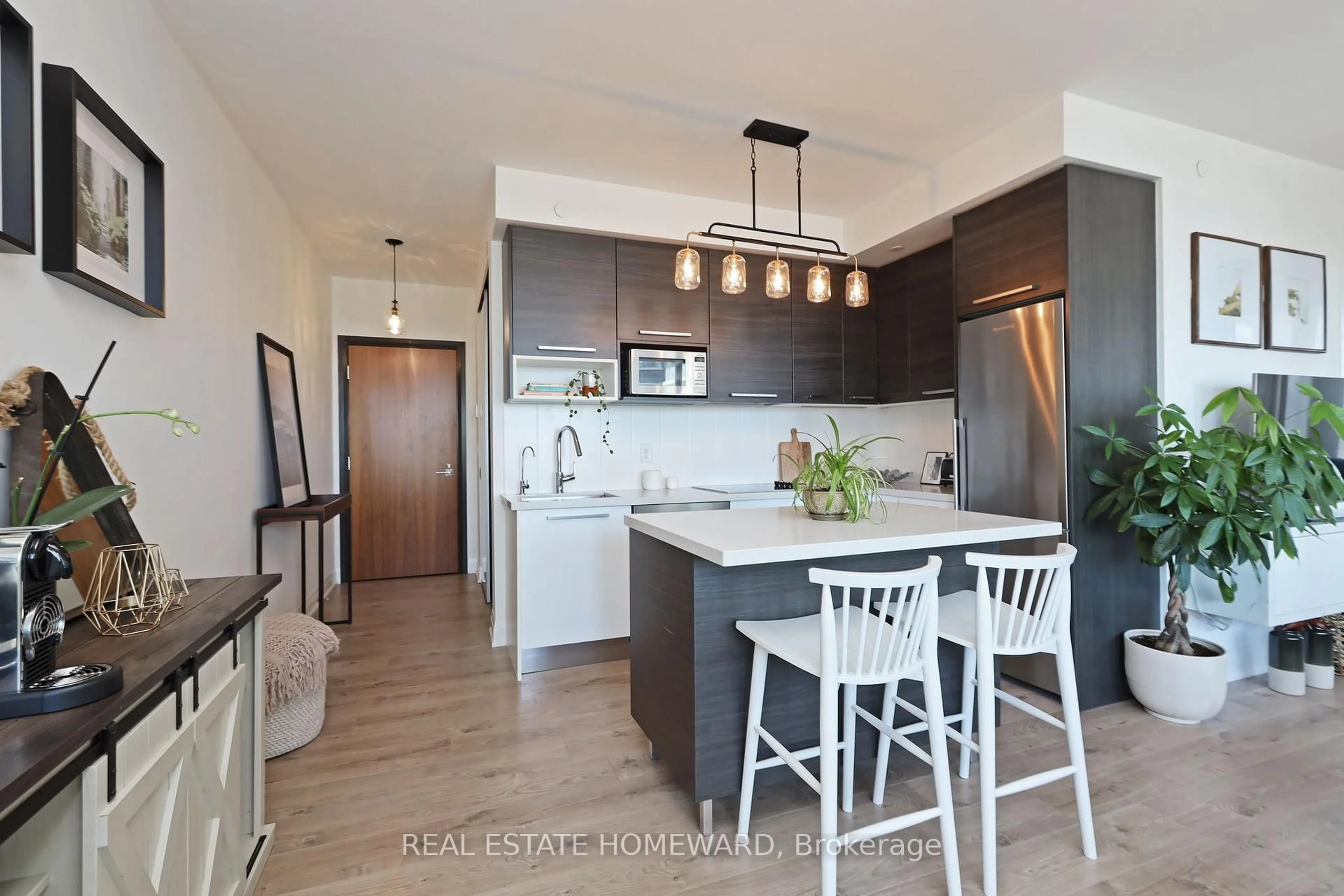 Open concept kitchen, wood/laminate floor for 36 Park Lawn Rd #810, Toronto Ontario M8V 0E5