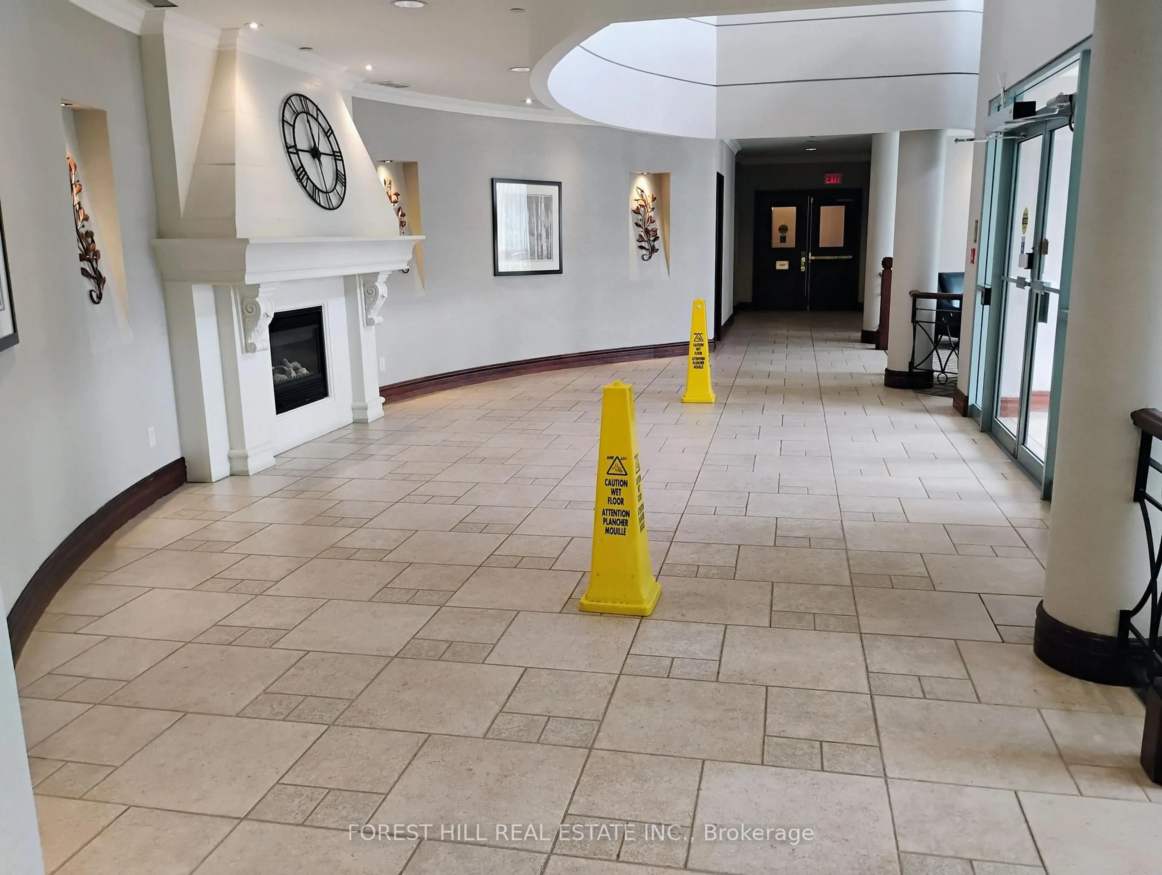 Lobby for 2585 Erin Centre Blvd #411, Mississauga Ontario L5M 6Z8