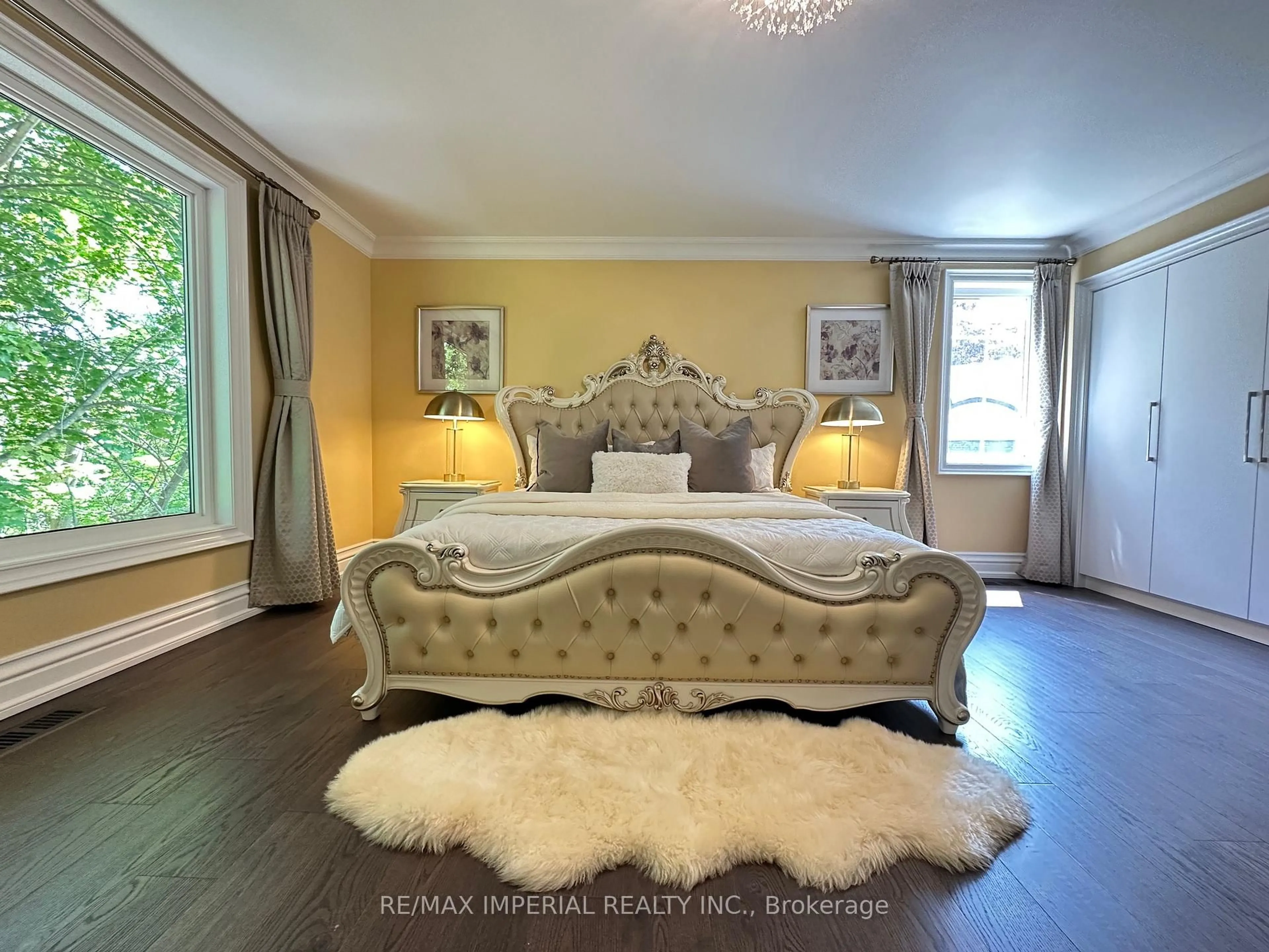 Bedroom with bed, unknown for 1033 Wenleigh Crt, Mississauga Ontario L5H 1M7