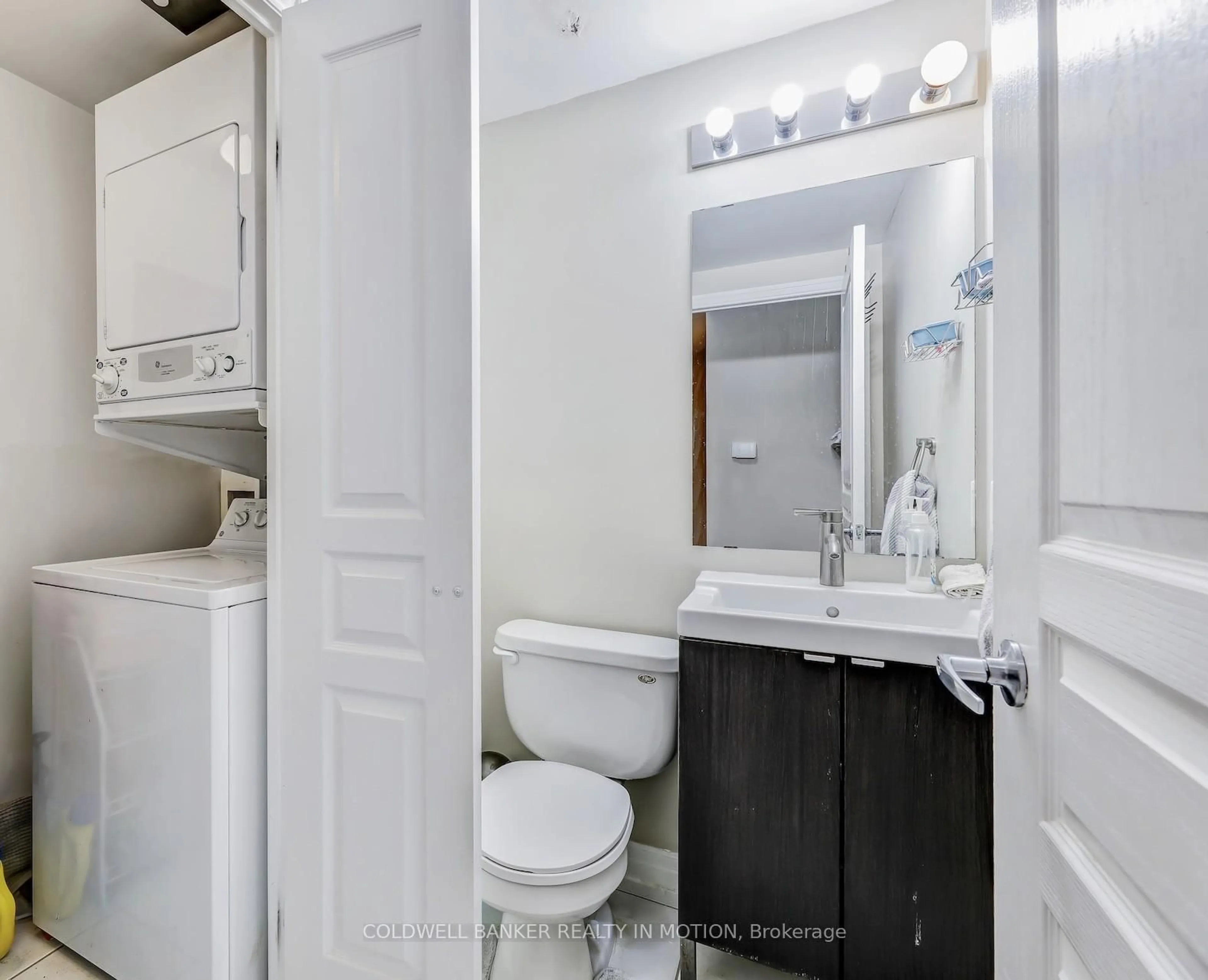 Standard bathroom, unknown for 3939 Duke of York Blvd, Mississauga Ontario L5B 4N2