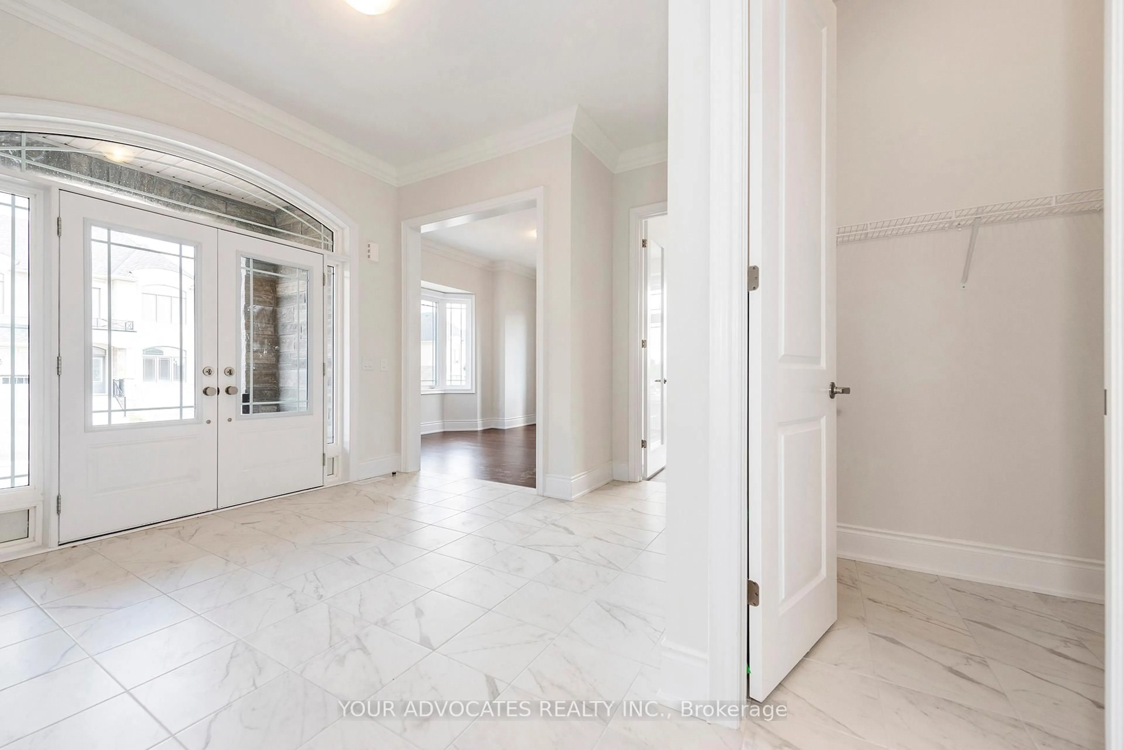 Indoor entryway for 117 James Walker Ave, Caledon Ontario L7C 4N1