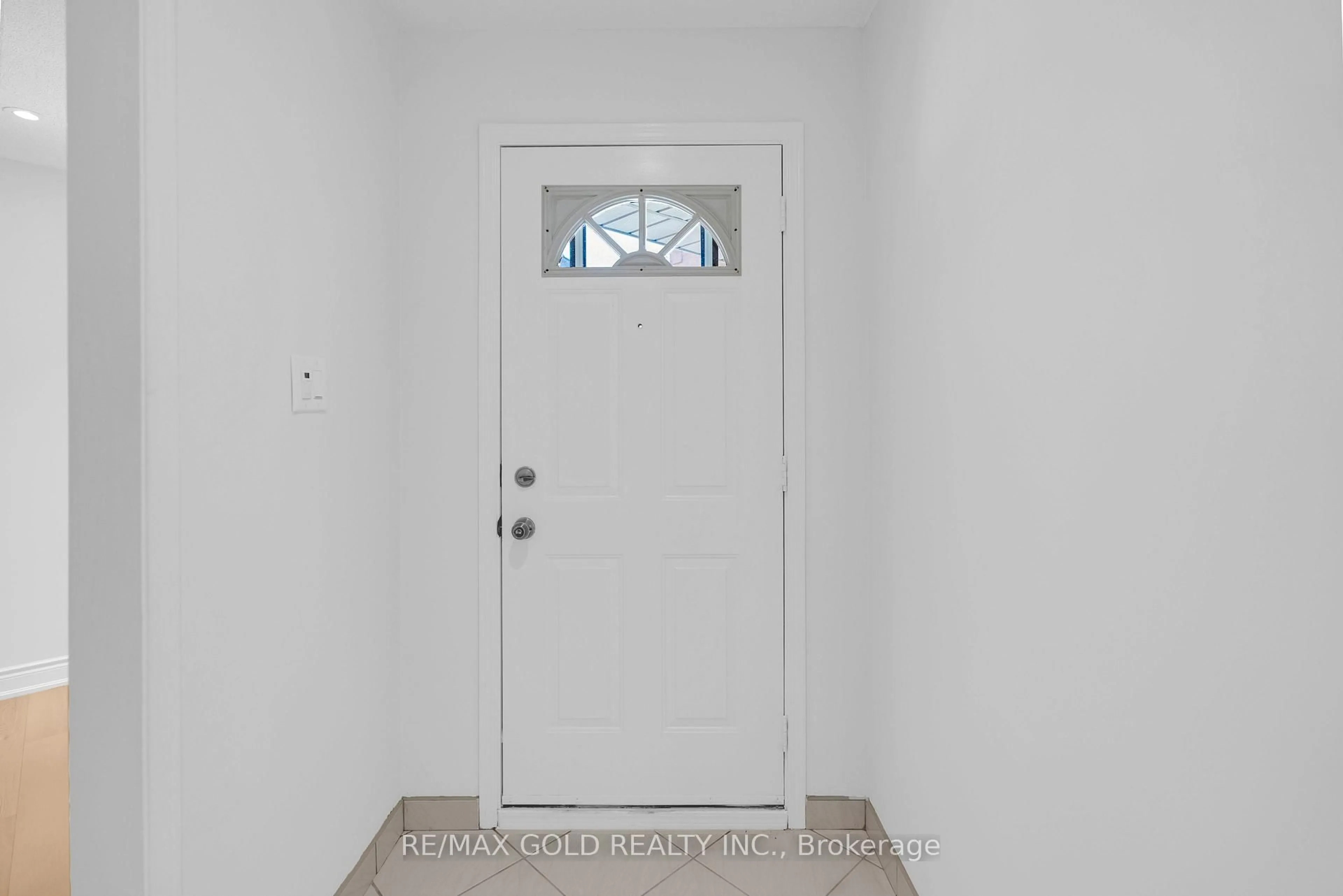 Indoor entryway for 78 Candy Cres, Brampton Ontario L6X 3Z9