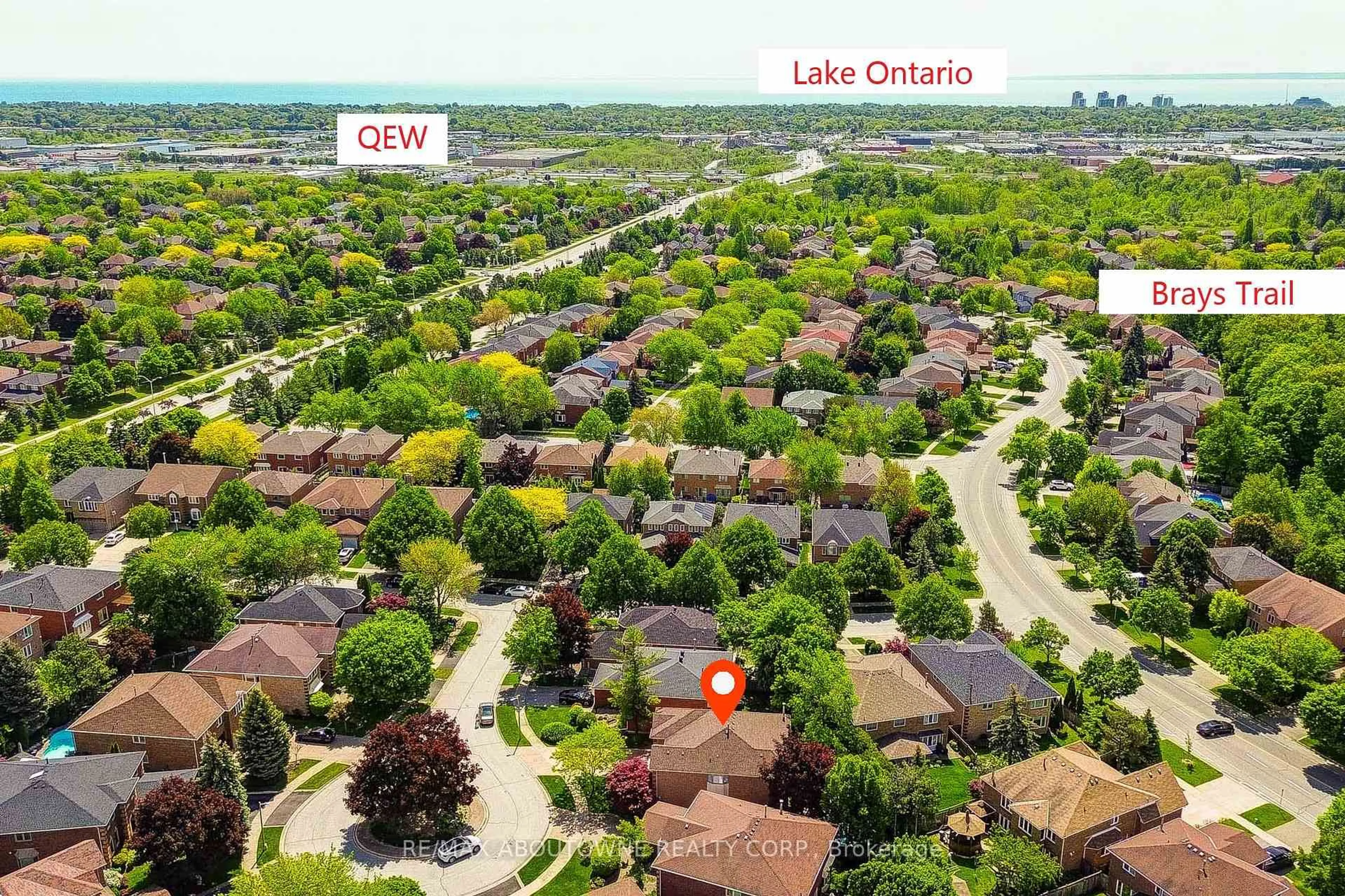 A pic from outside/outdoor area/front of a property/back of a property/a pic from drone, water/lake/river/ocean view for 1292 Grainer Crt, Oakville Ontario L6M 3A5