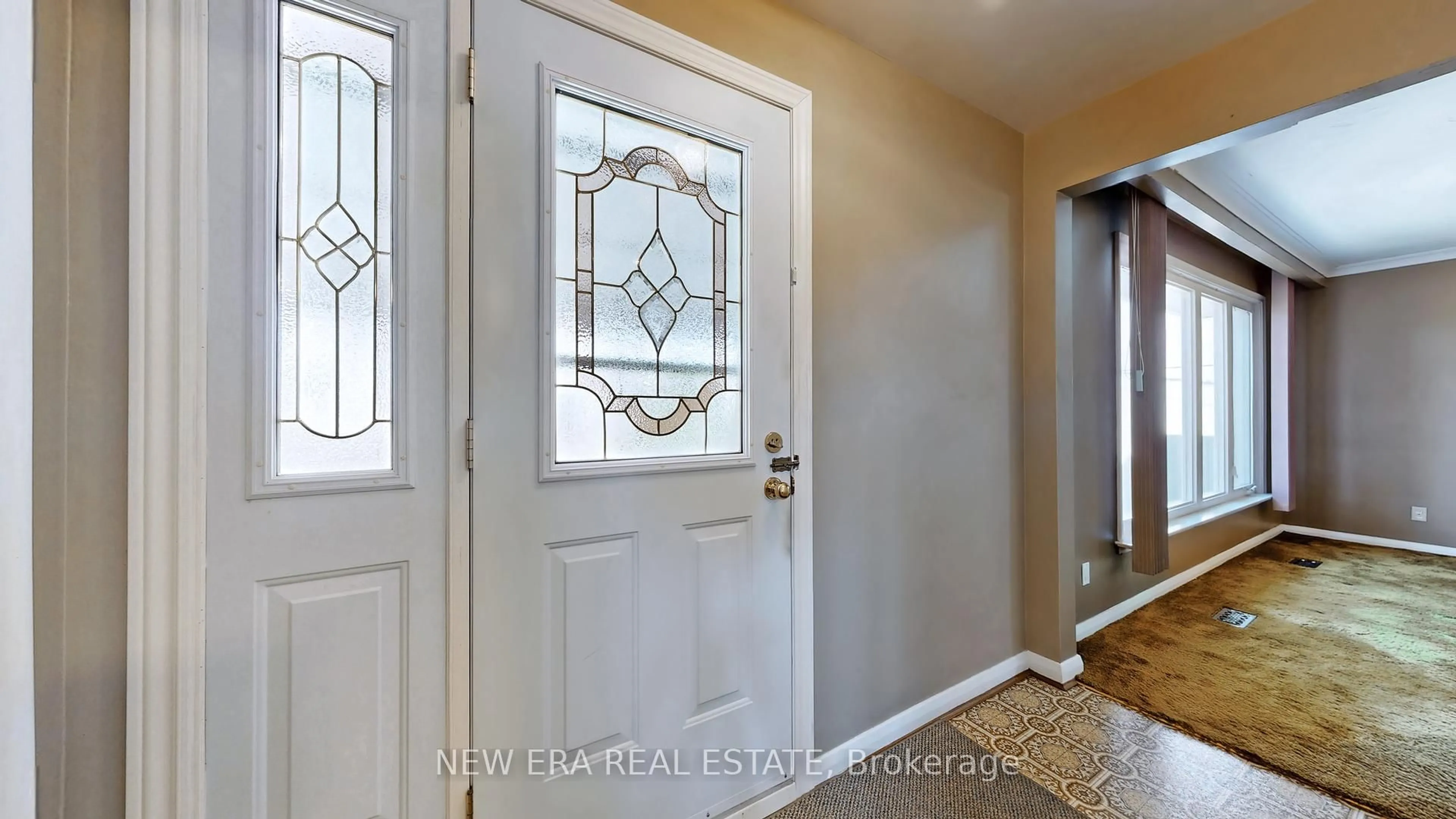 Indoor entryway for 35 Beckett Ave, Toronto Ontario M6L 2B3