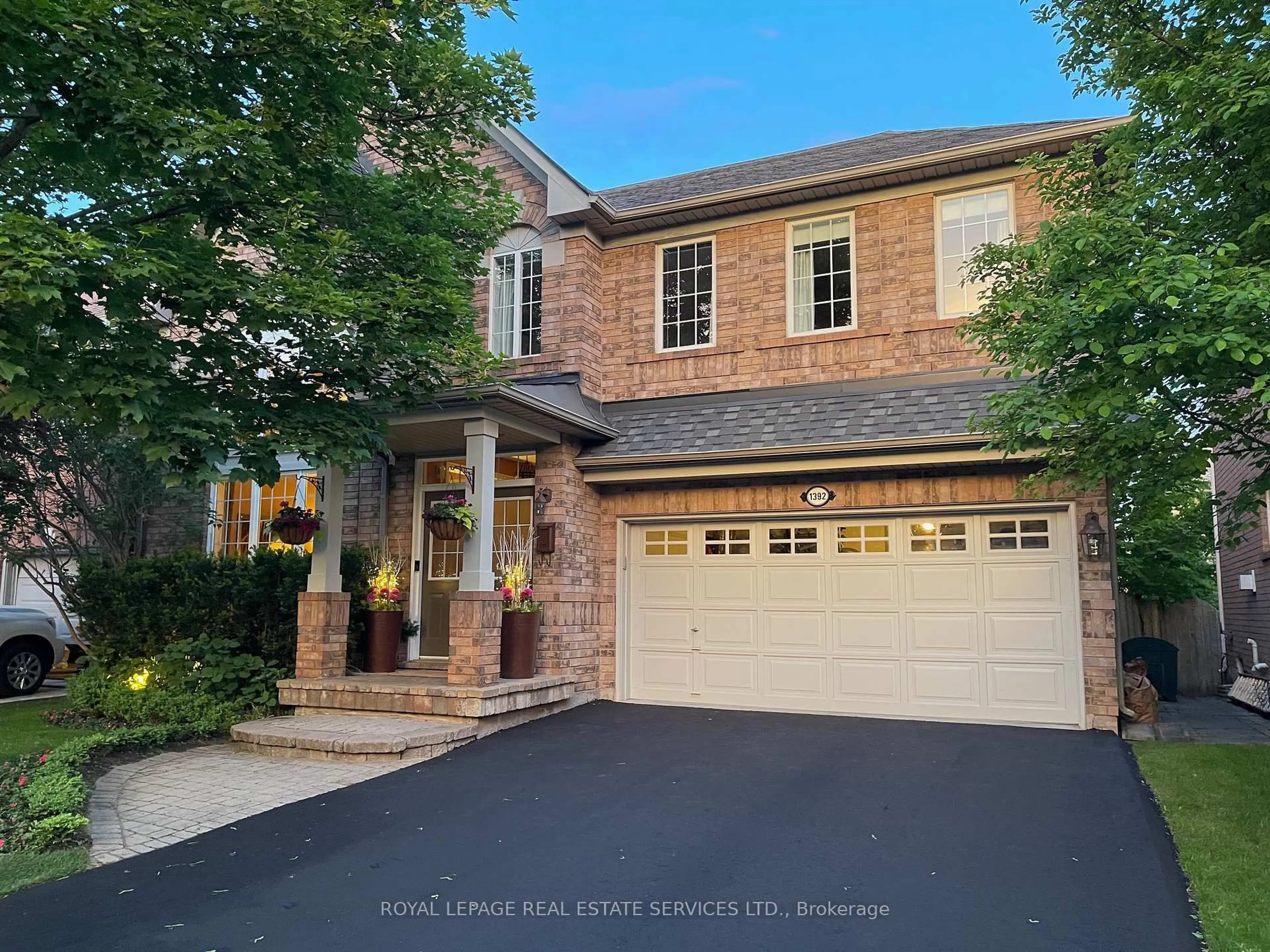 Home with brick exterior material, street for 1392 Pinecliff Rd, Oakville Ontario L6M 3Z1