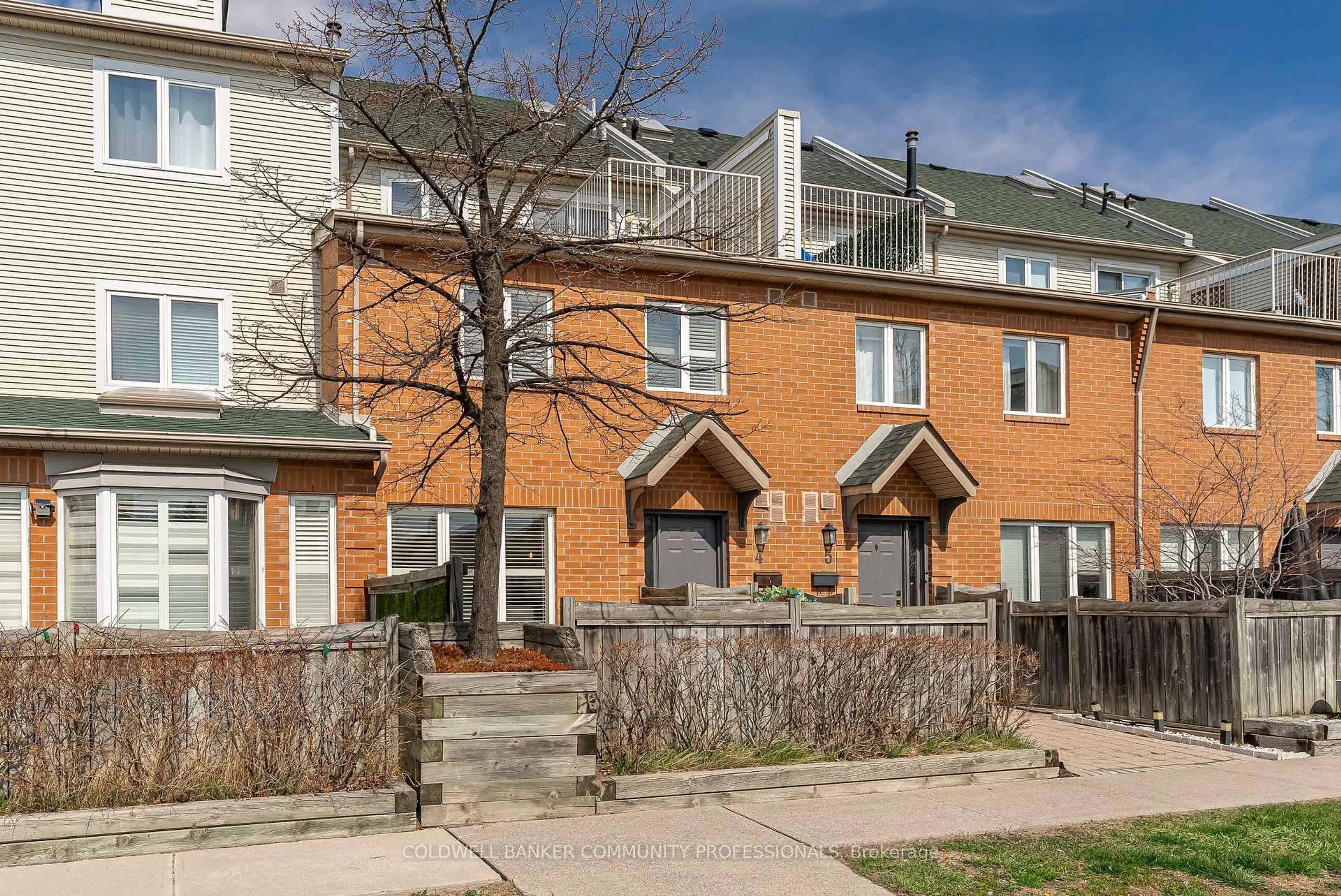 Home with brick exterior material, street for 1241 Parkwest Pl #4, Mississauga Ontario L5E 3J3