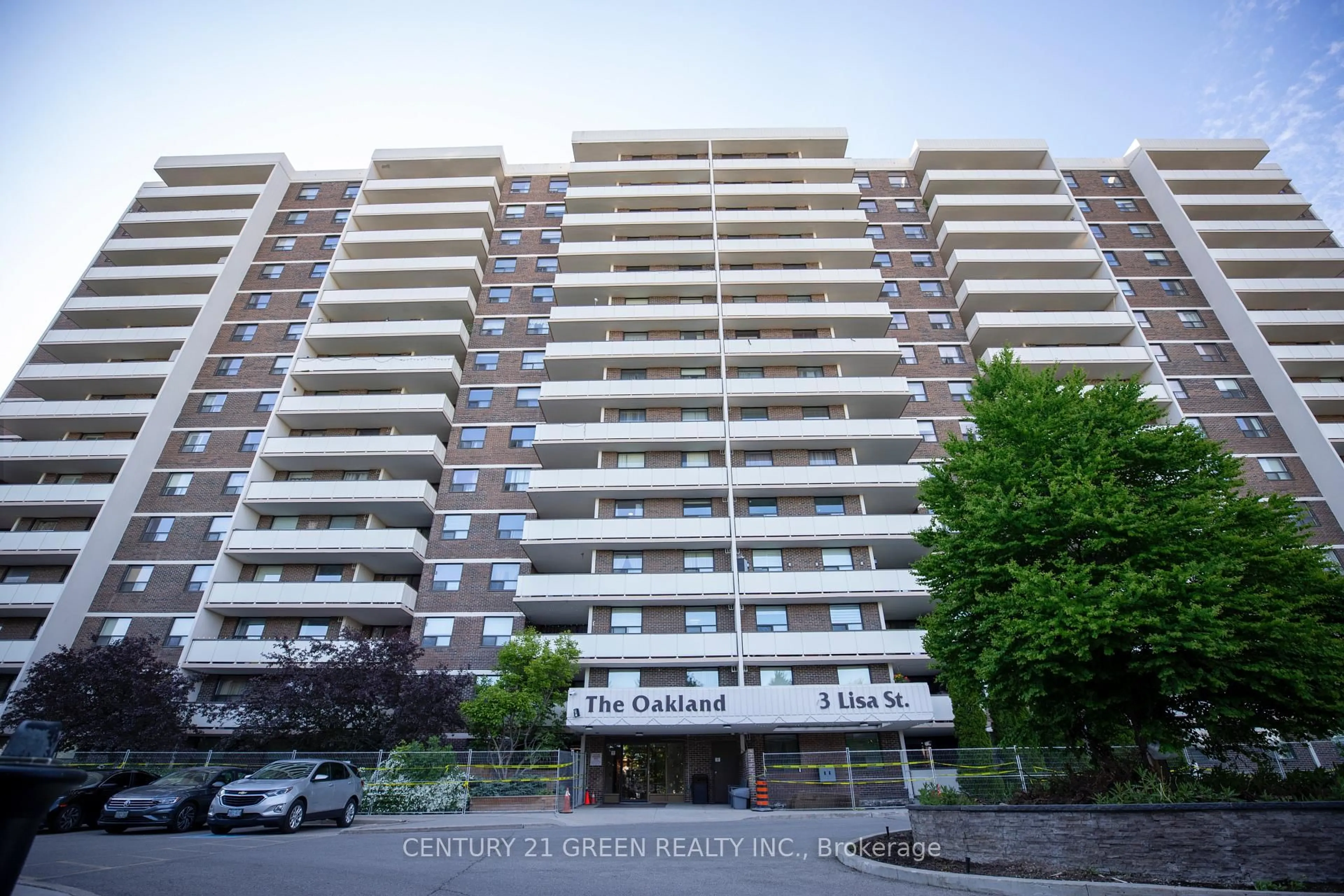 A pic from outside/outdoor area/front of a property/back of a property/a pic from drone, building for 3 Lisa St #911, Brampton Ontario L6T 4A2