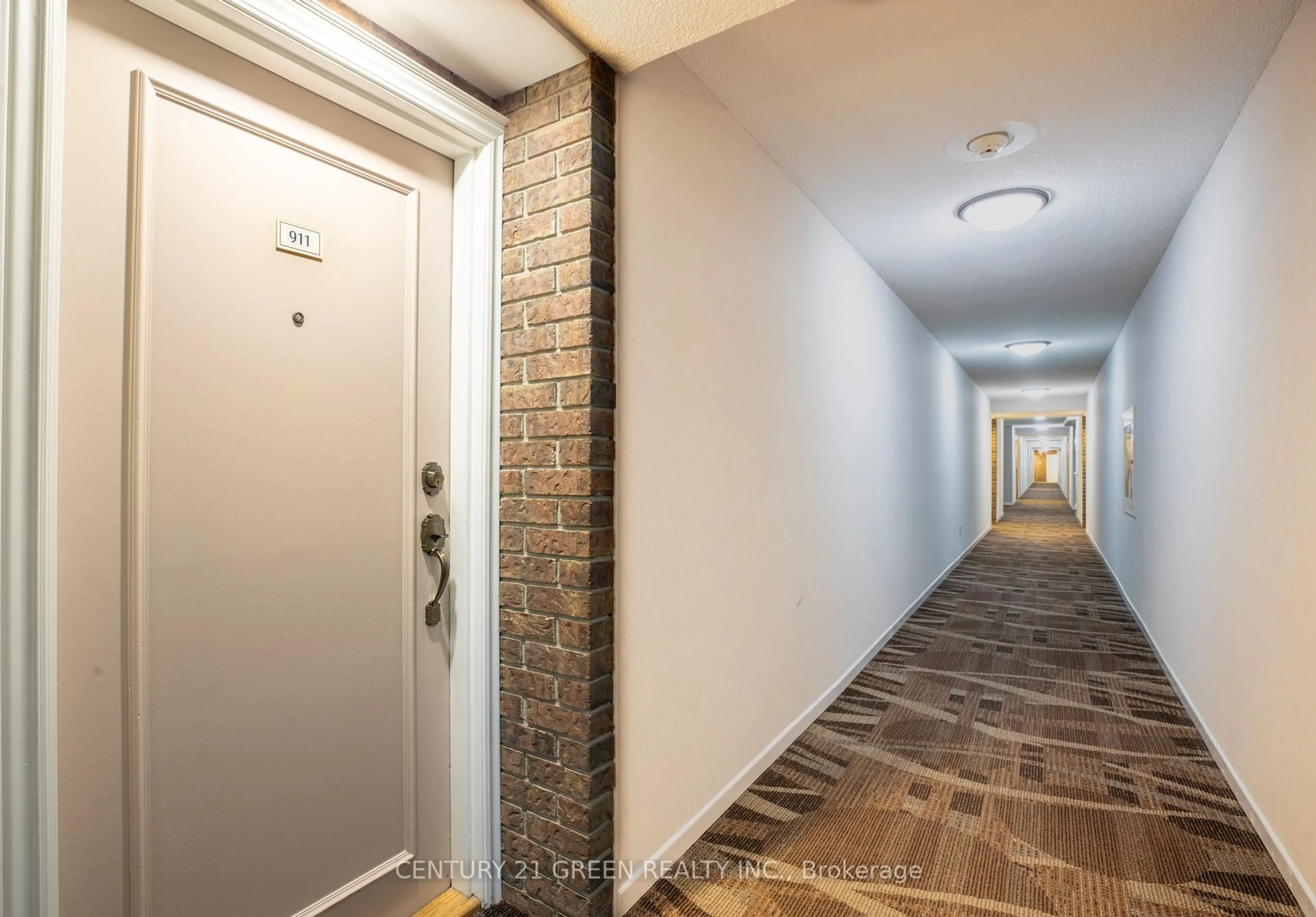 Indoor foyer for 3 Lisa St #911, Brampton Ontario L6T 4A2