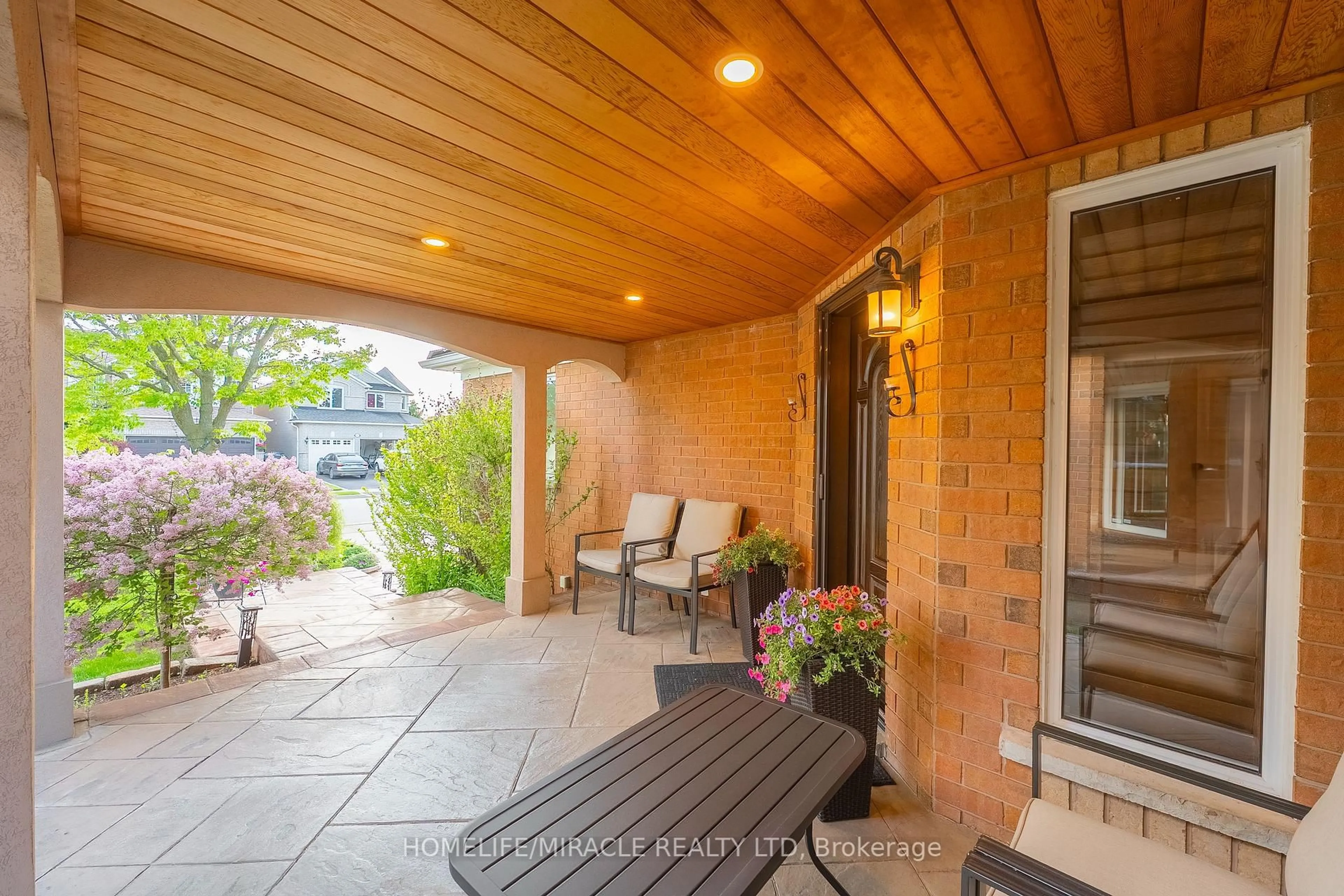 Indoor entryway for 74 Porchlight Rd, Brampton Ontario L6X 4S1