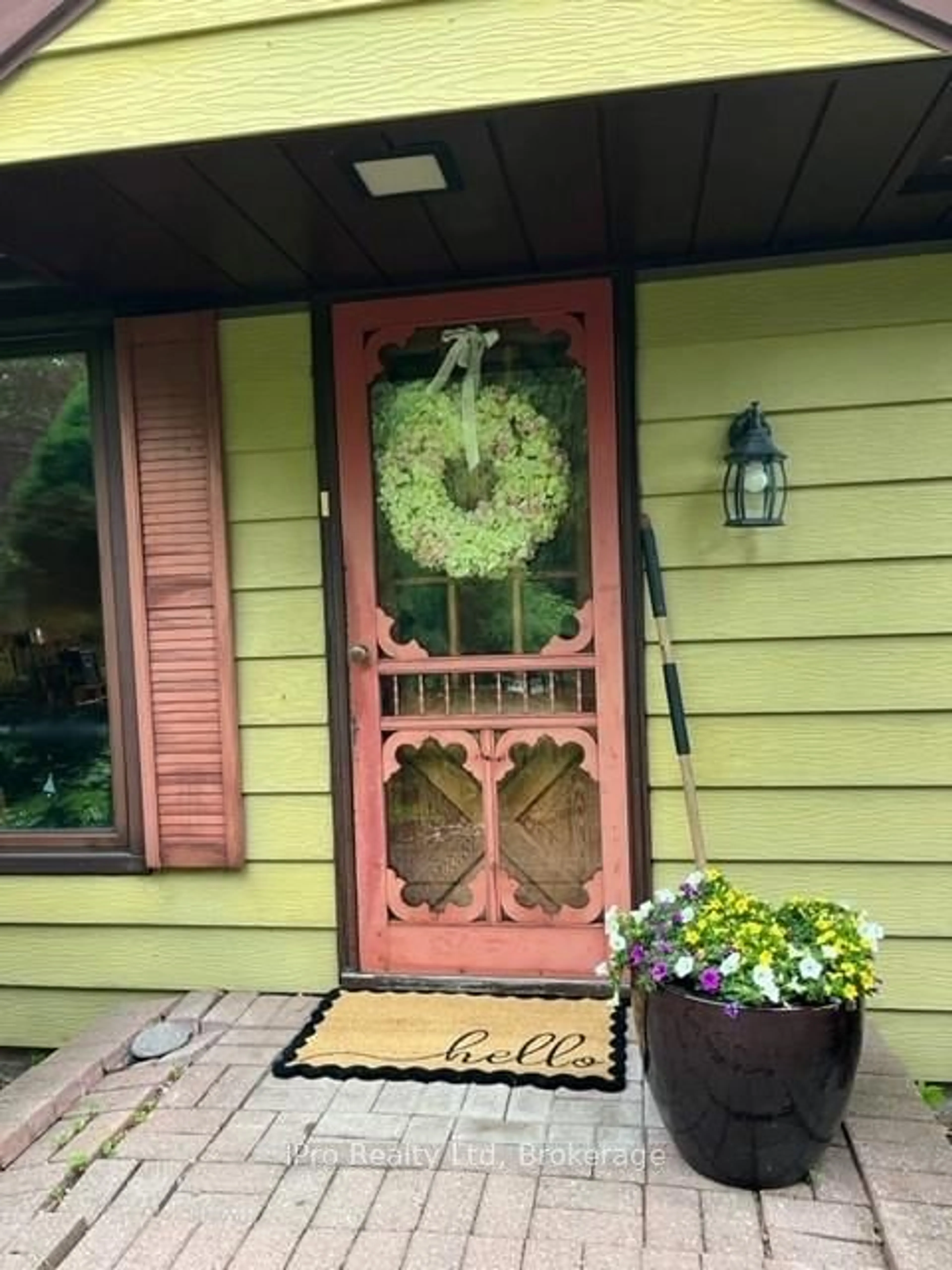 Indoor entryway for 2681 Conservation Rd, Milton Ontario L0P 1B0