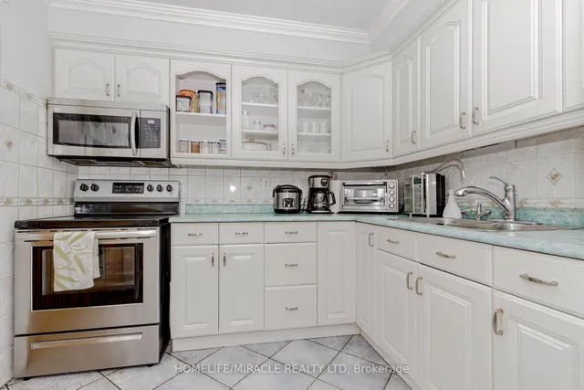 Additional property image - 400 Bloor St Unit 8