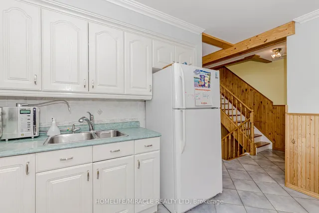Additional property image - 400 Bloor St Unit 8