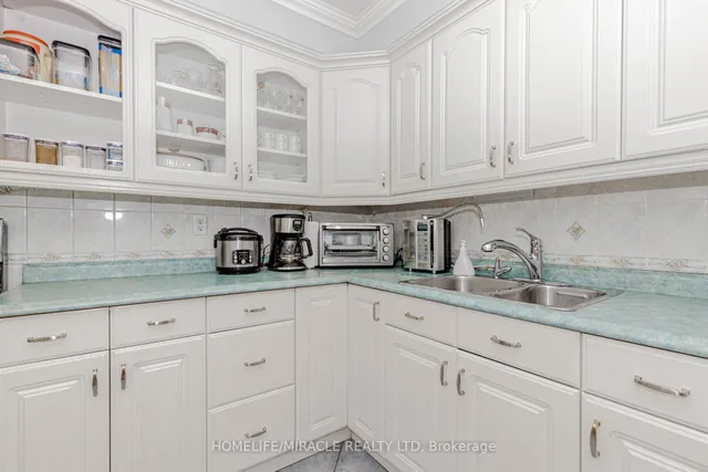 Additional property image - 400 Bloor St Unit 8