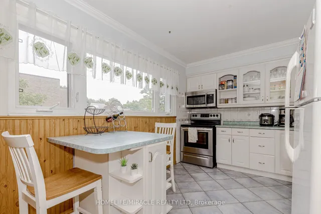 Additional property image - 400 Bloor St Unit 8