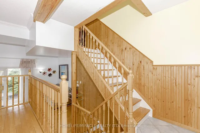 Additional property image - 400 Bloor St Unit 8