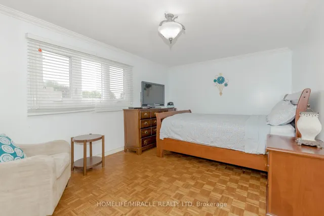 Additional property image - 400 Bloor St Unit 8