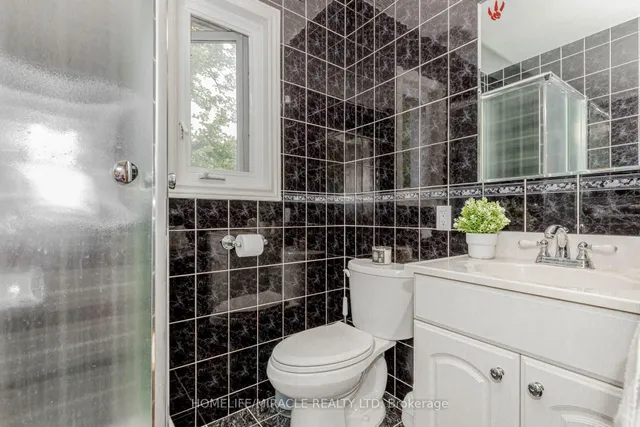 Additional property image - 400 Bloor St Unit 8