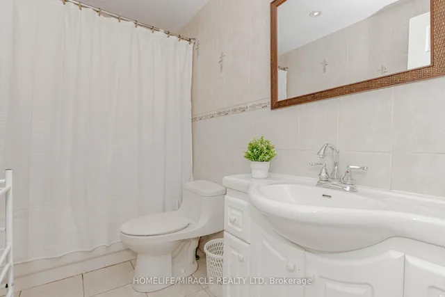 Additional property image - 400 Bloor St Unit 8