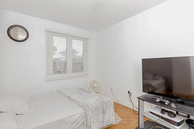 Additional property image - 400 Bloor St Unit 8