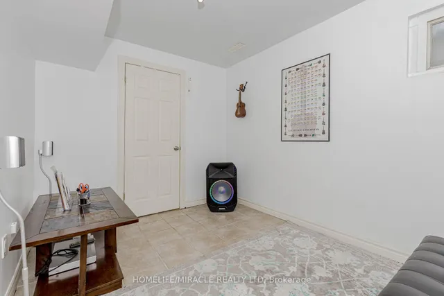 Additional property image - 400 Bloor St Unit 8