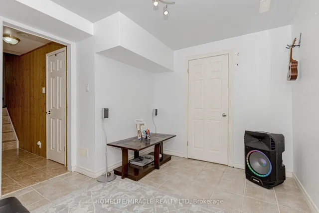 Additional property image - 400 Bloor St Unit 8