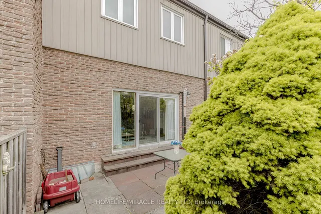 Additional property image - 400 Bloor St Unit 8