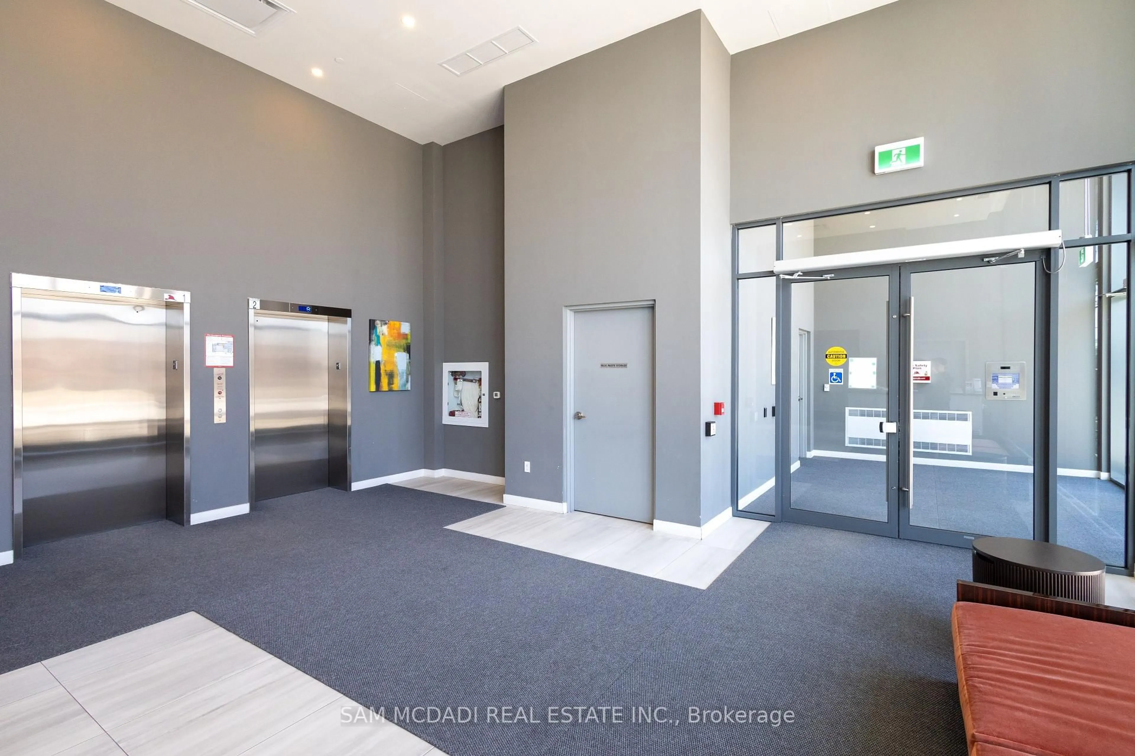 Indoor foyer for 859 The Queensway N/A #521, Toronto Ontario M8Z 1N8