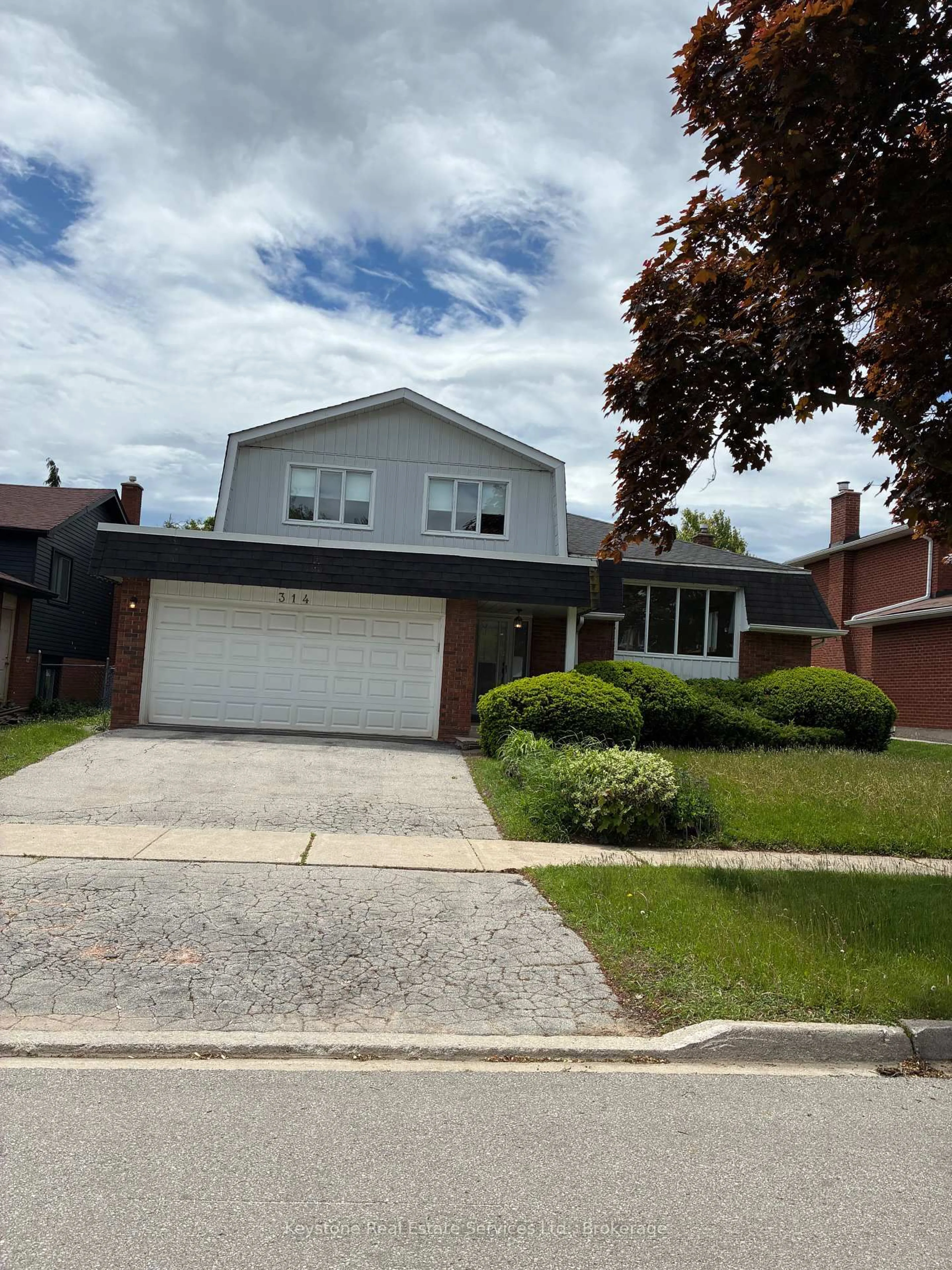 Home with brick exterior material, street for 314 Pinegrove Rd, Oakville Ontario L6K 3R1