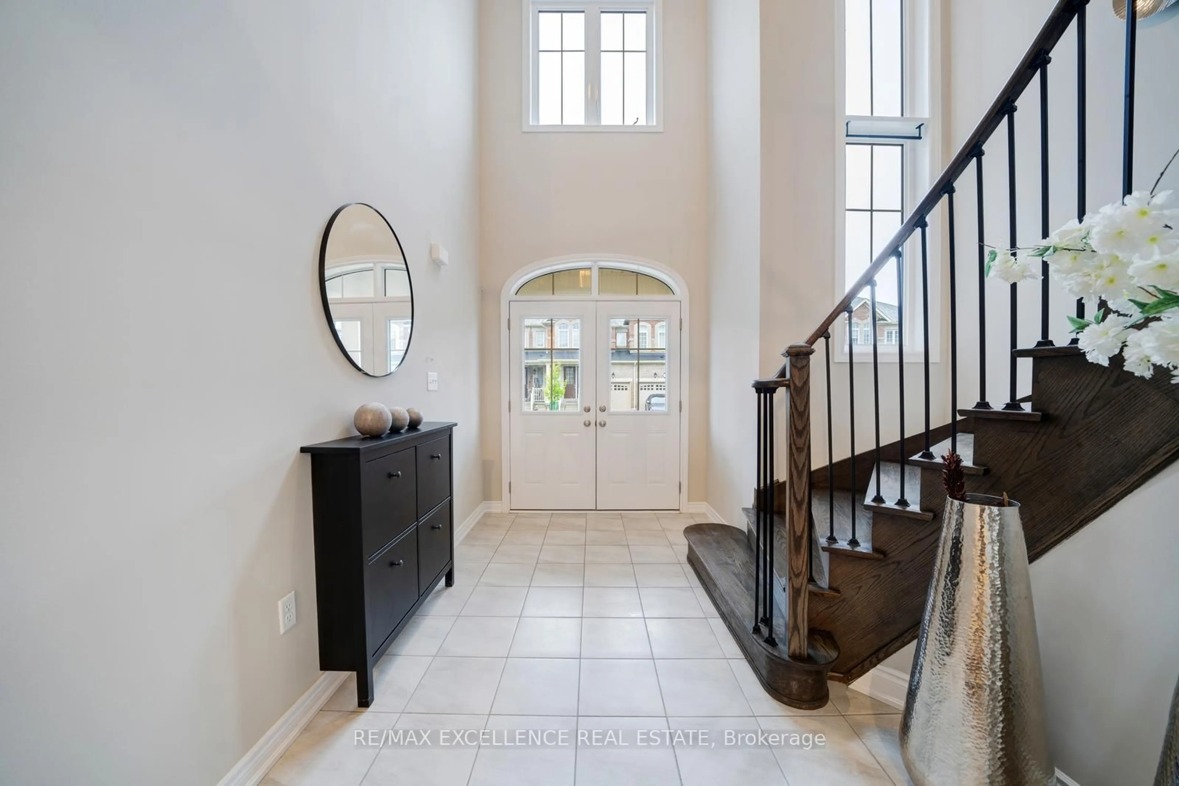 Indoor entryway for 11 Gosset Rd, Brampton Ontario L7A 5J9