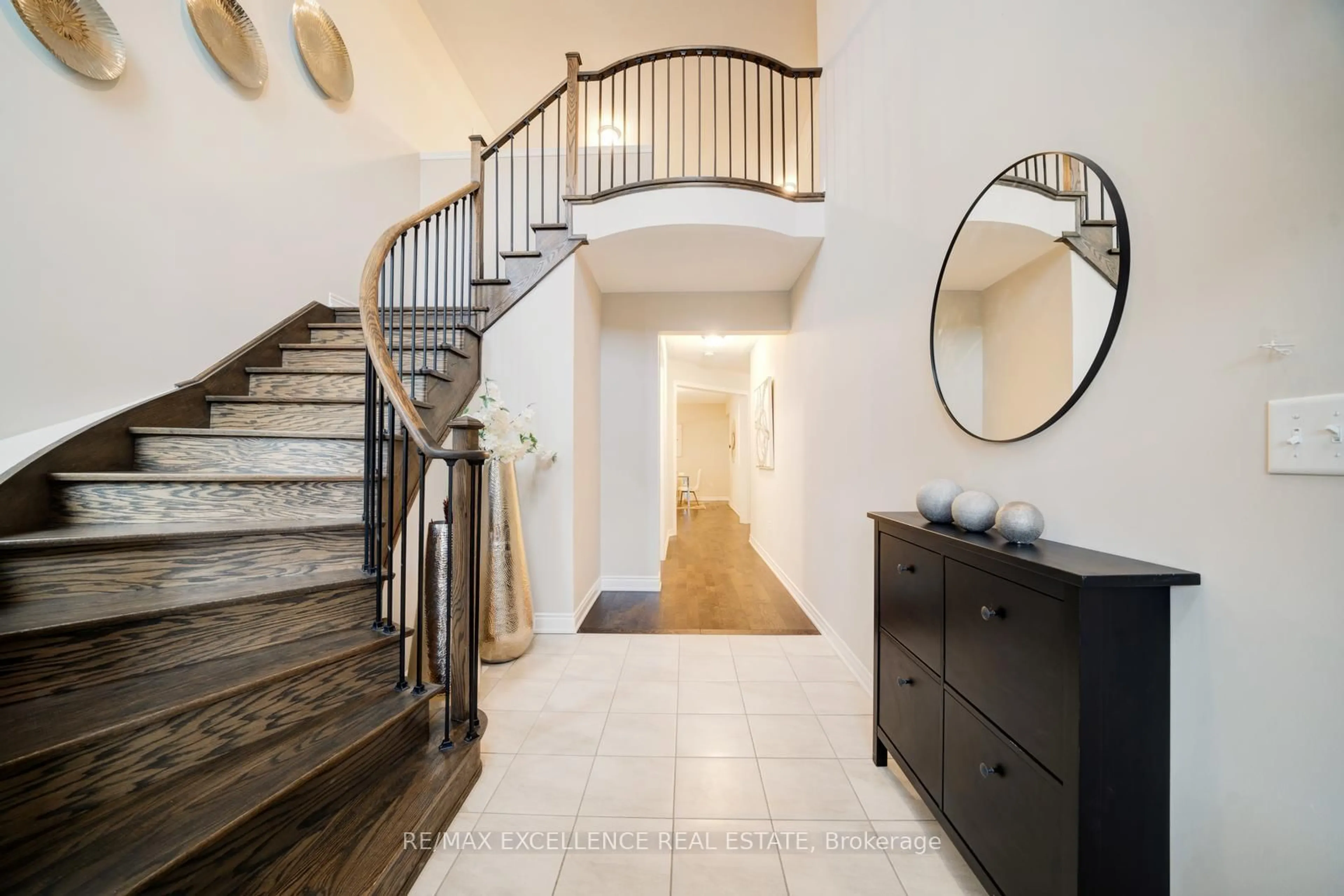 Indoor entryway for 11 Gosset Rd, Brampton Ontario L7A 5J9