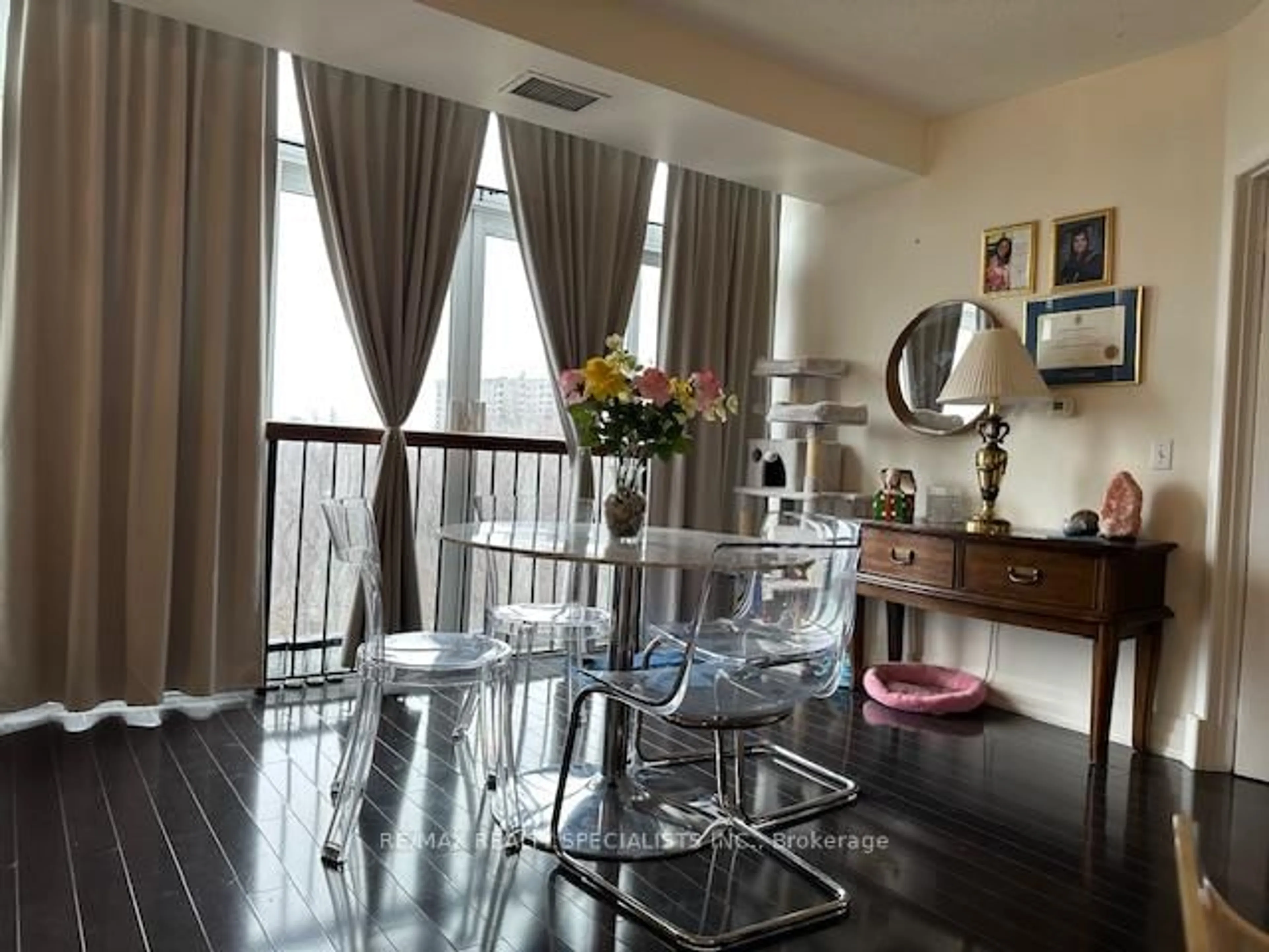 Dining room, wood/laminate floor for 200 Burnhamthorpe Rd #605, Mississauga Ontario L5A 4L4